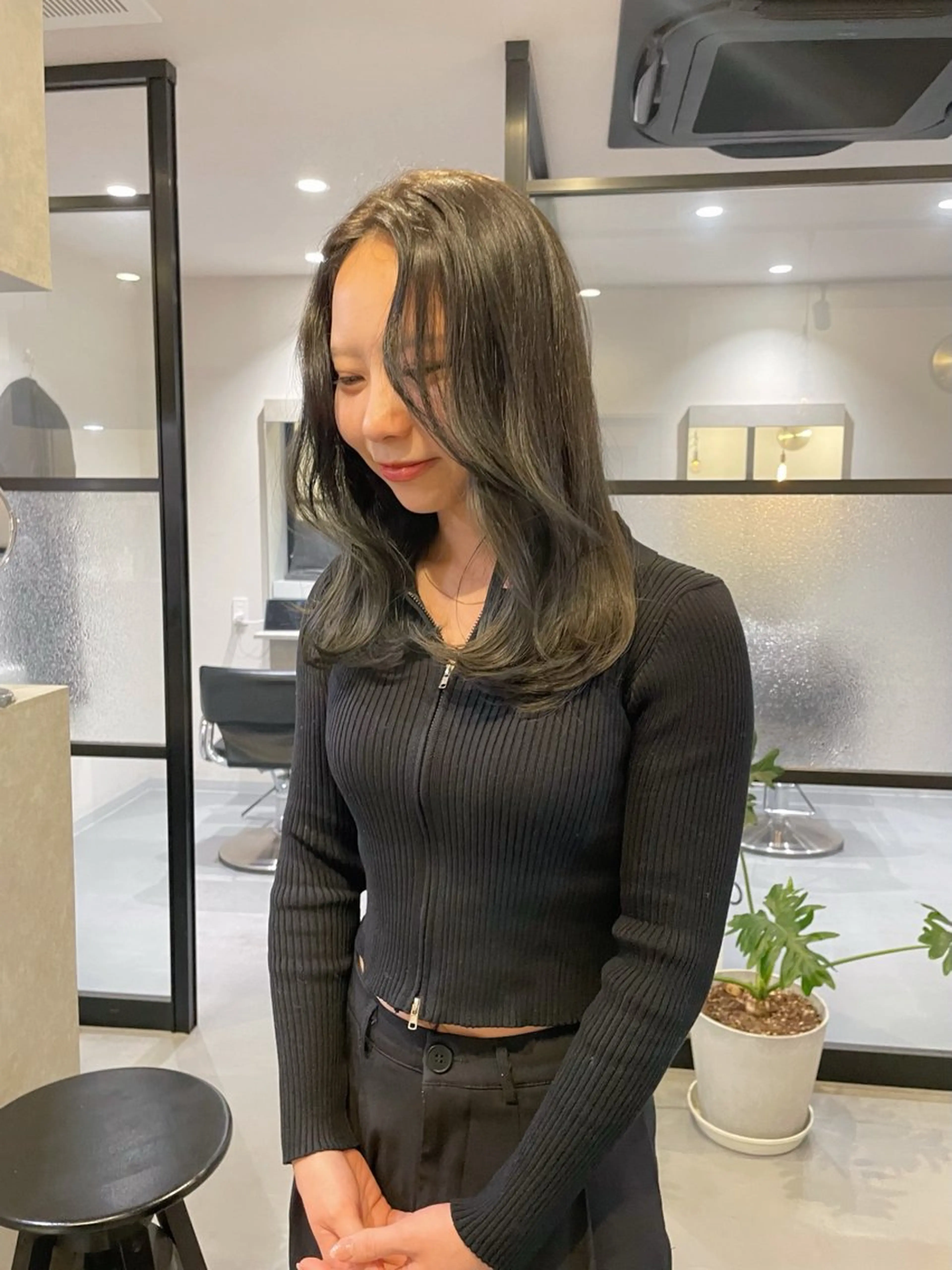 セミロング カラー ヘアアレンジ ブリーチ ケアブリーチ 透明感カラー ダブルカラー ハイライトカラー カット ヘアカラー トリートメント ヨシムラ リオのヘアスタイル