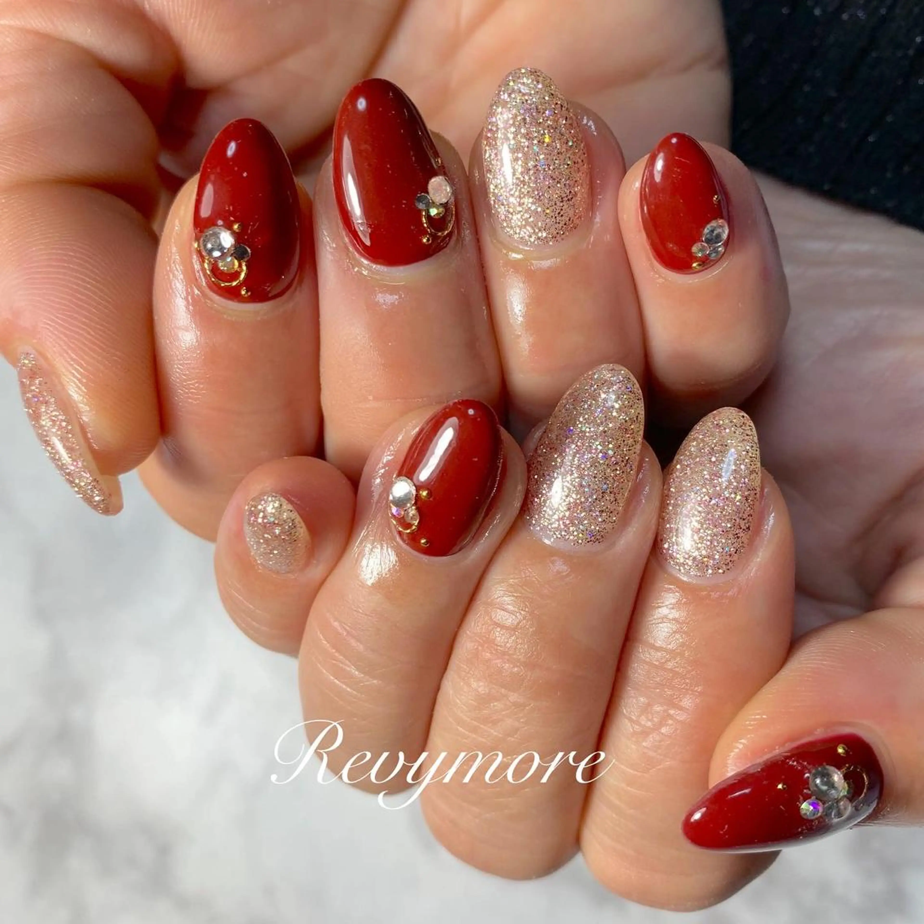 ミディアム ネイル 韓国風ヘア ジェルネイル キラキラネイル 韓国ネイル ニュアンスネイル nail salon Revymoreのネイルデザイン