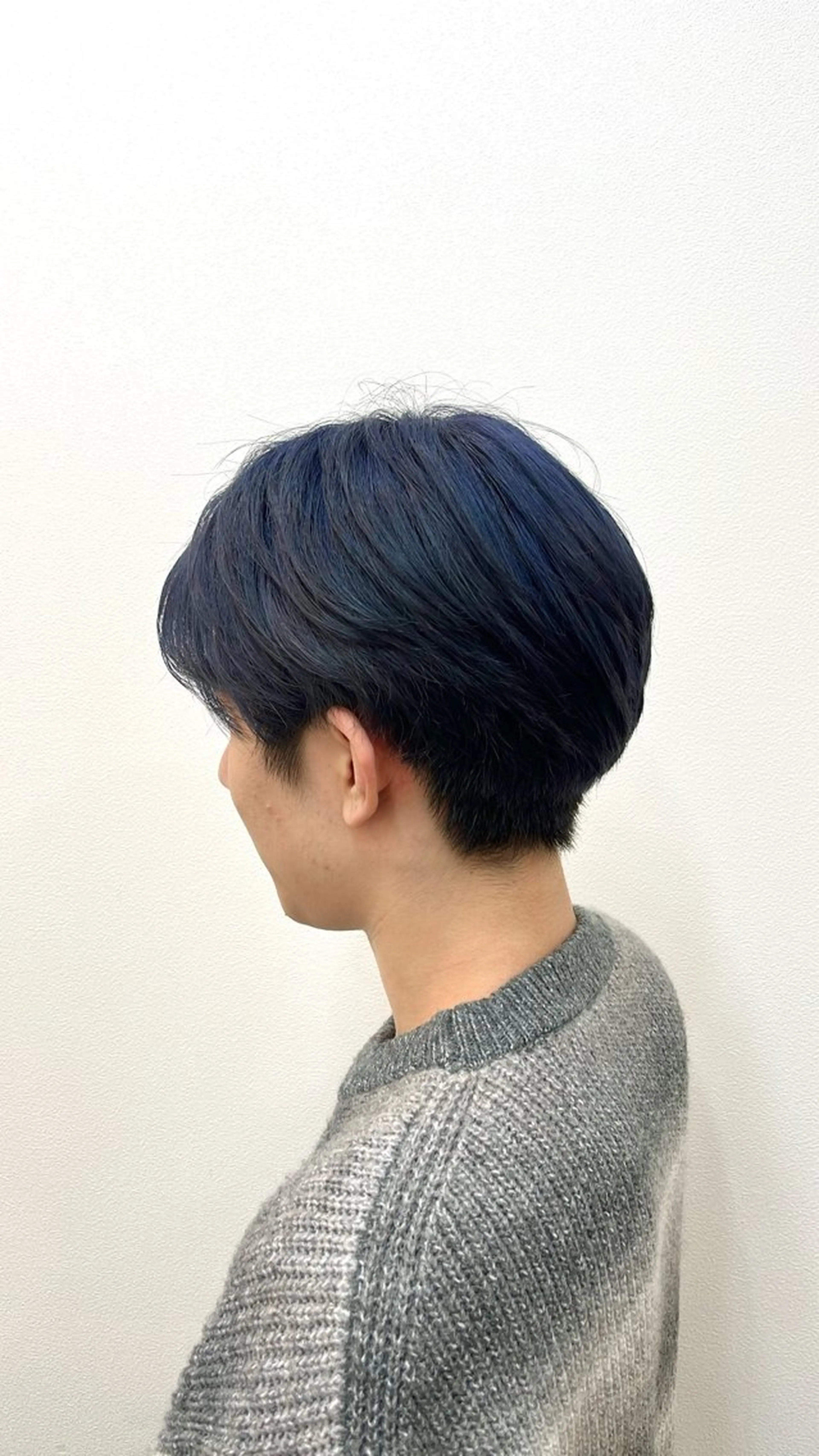 カラー 黒髪 ブルーカラー ブルーブラック 松尾 姫依のヘアスタイル