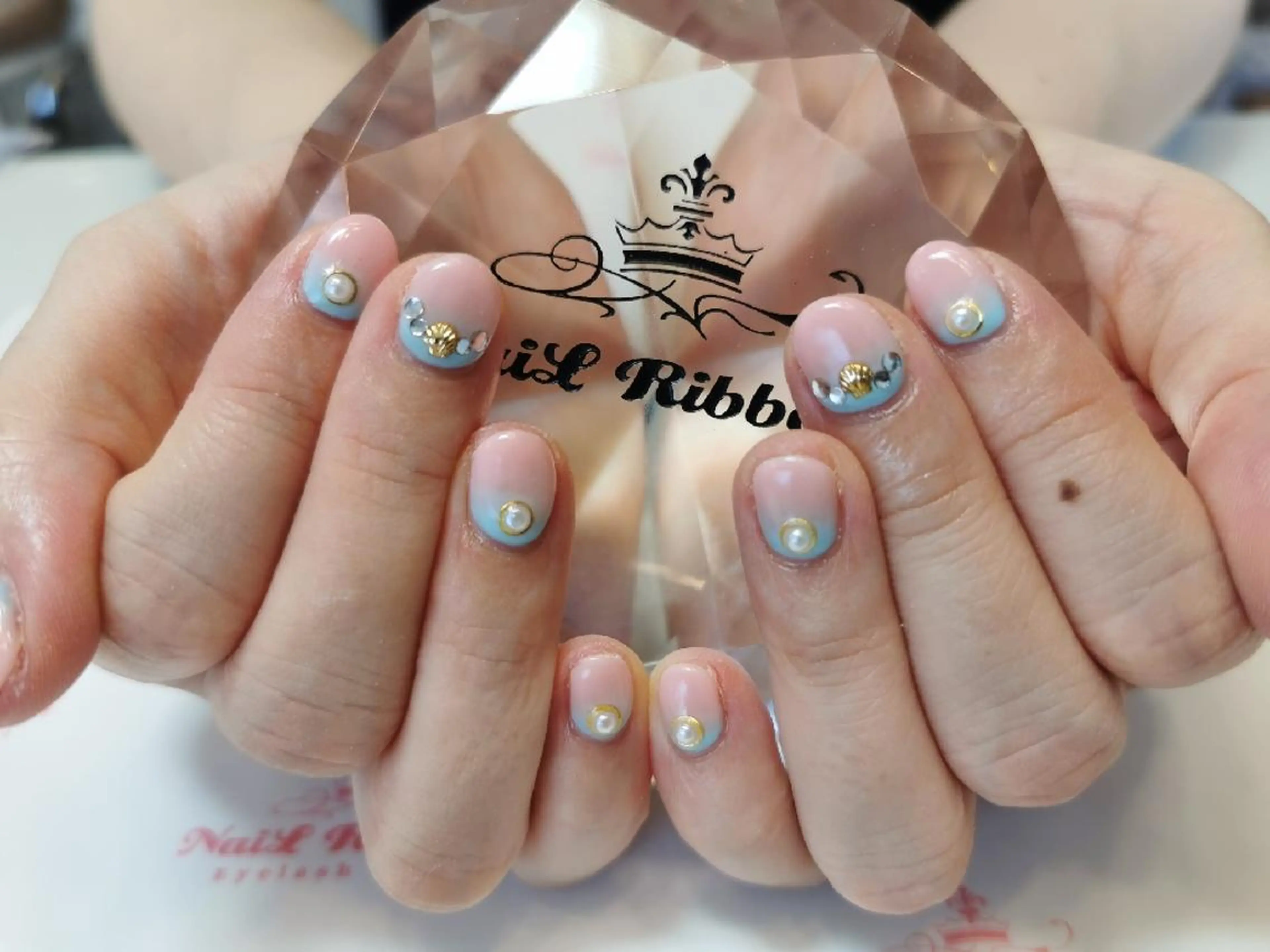 ネイル ネイルリボン 受付スタッフのネイルデザイン