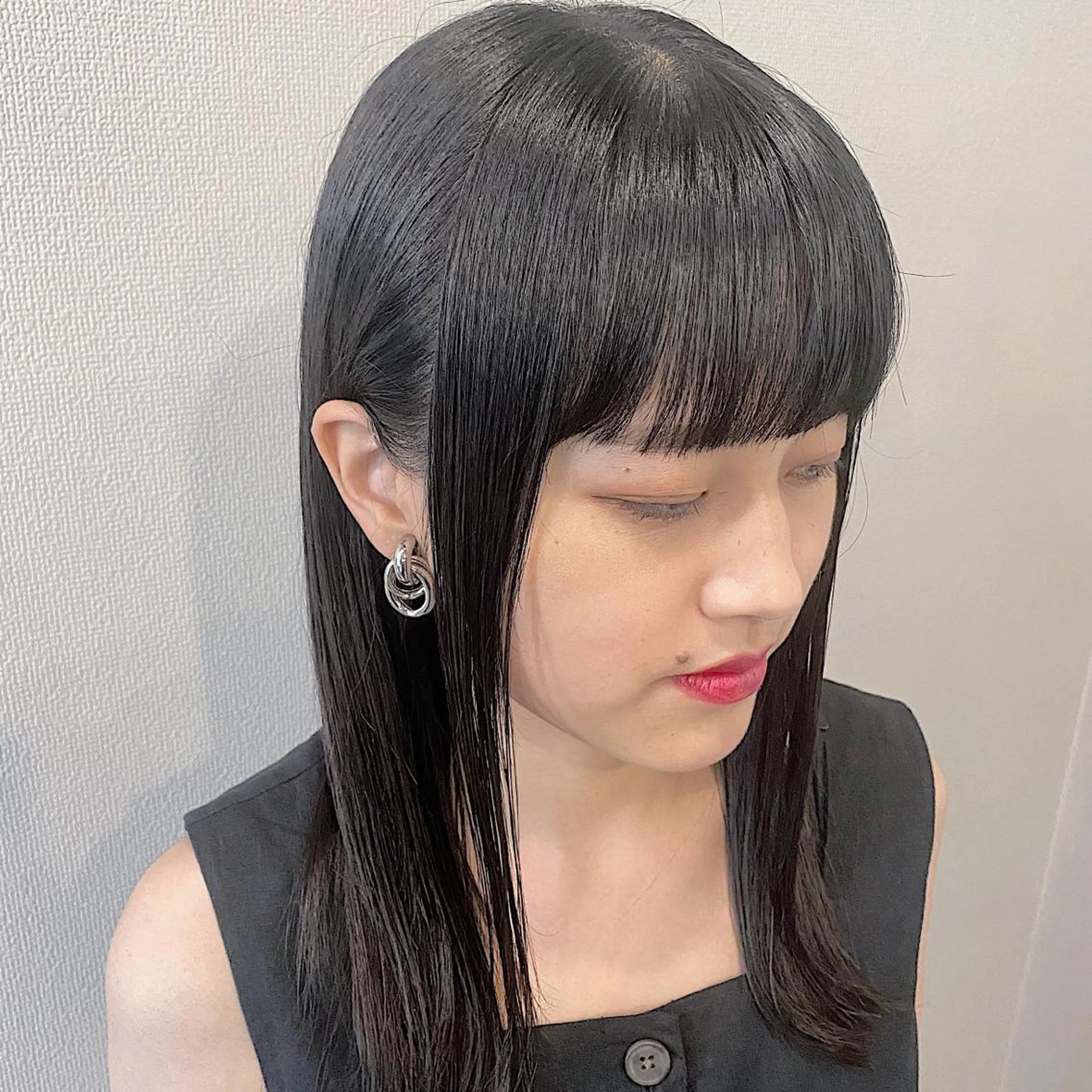 セミロング カラー ダークグレー カット ヘアカラー トリートメント 山口 浩之のヘアスタイル