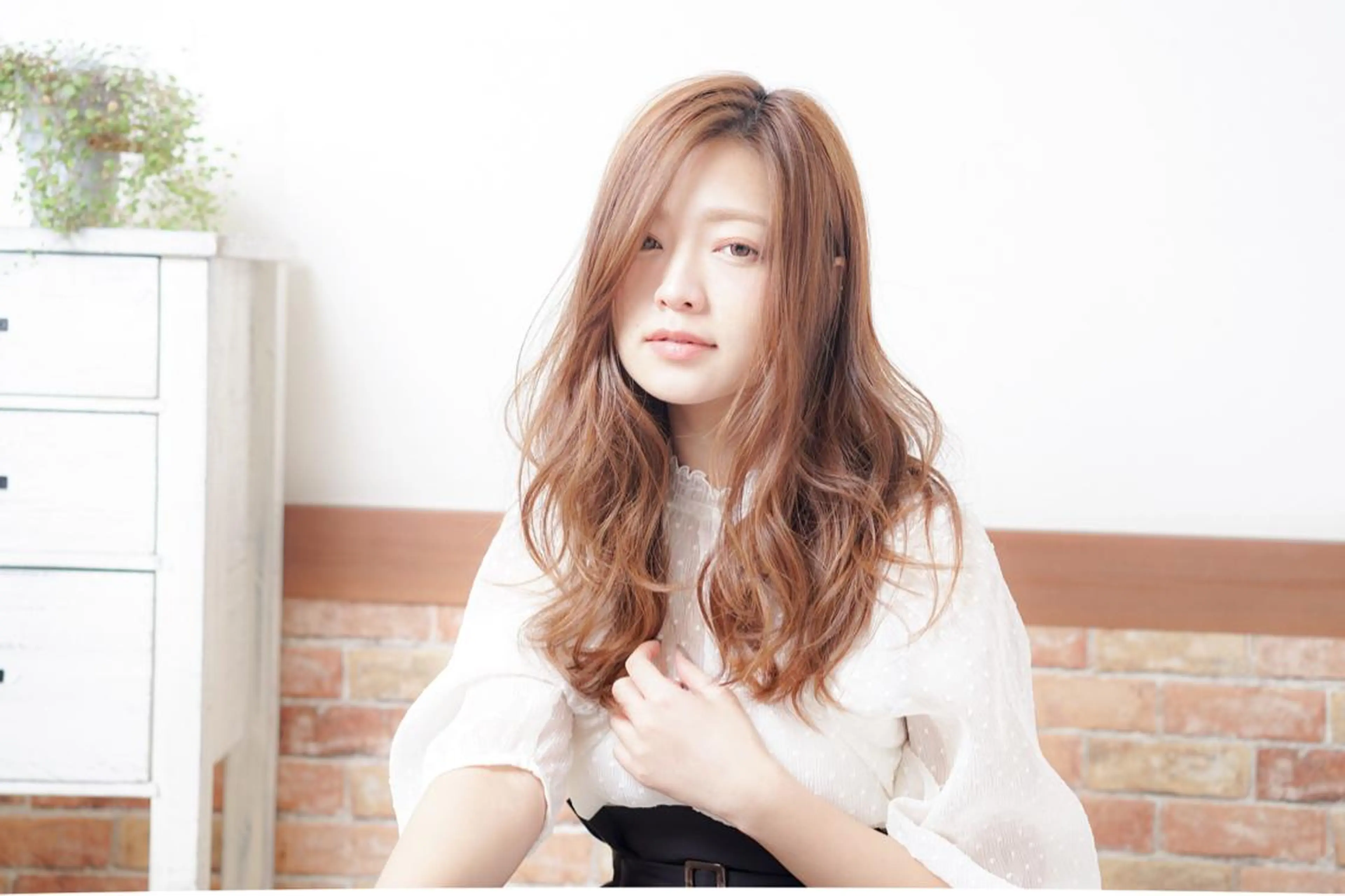 セミロング ヘアールーム アートのヘアスタイル