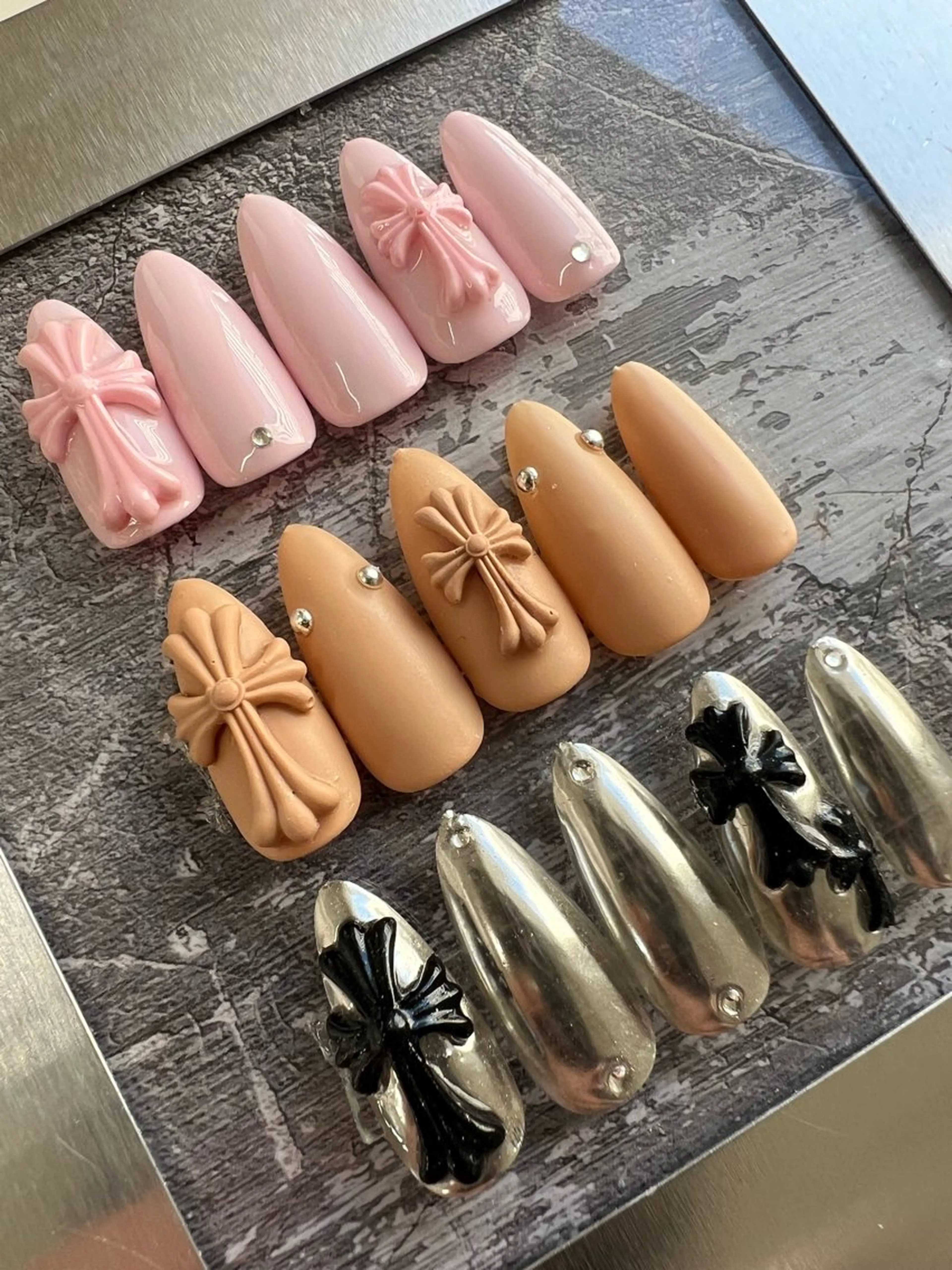 大人気✨クロムネイル 十字架ネイル✨の写真