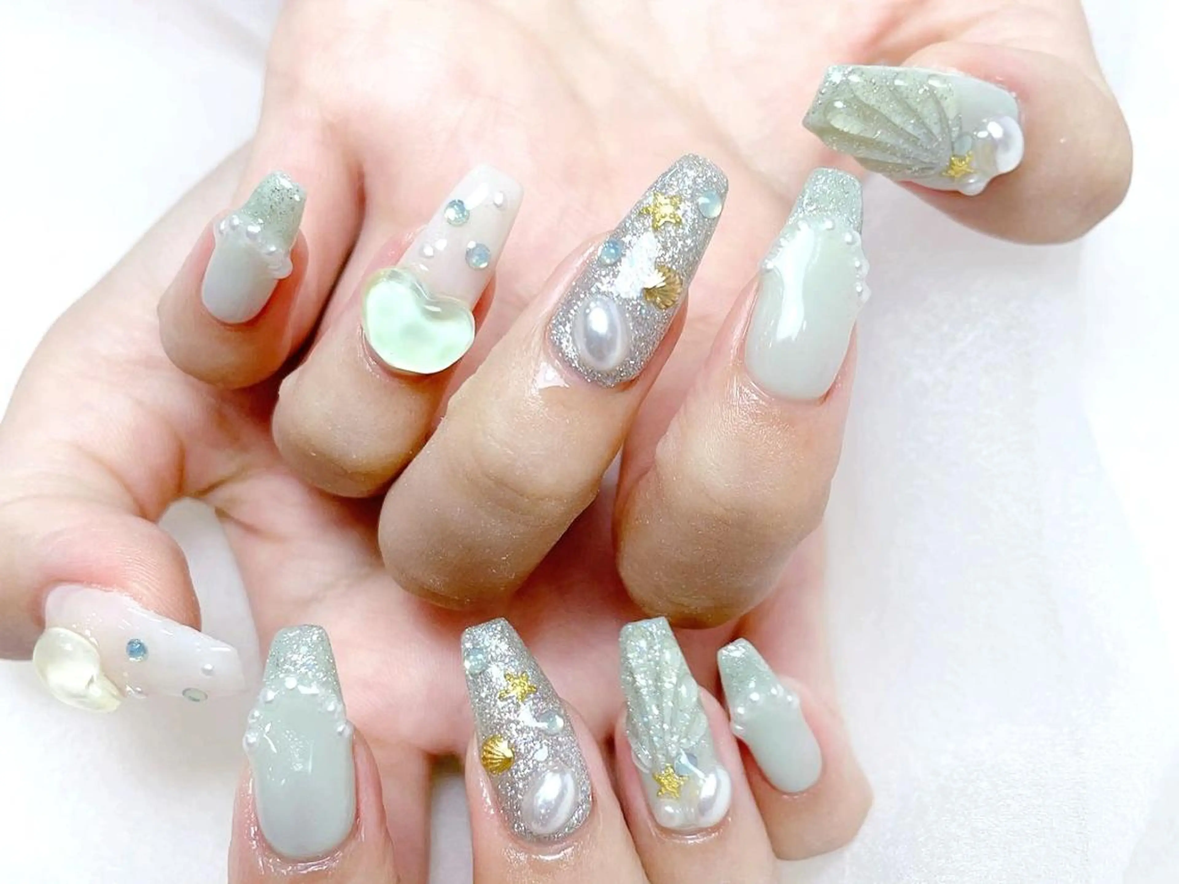 ネイル Elegant beautyルイのネイルデザイン