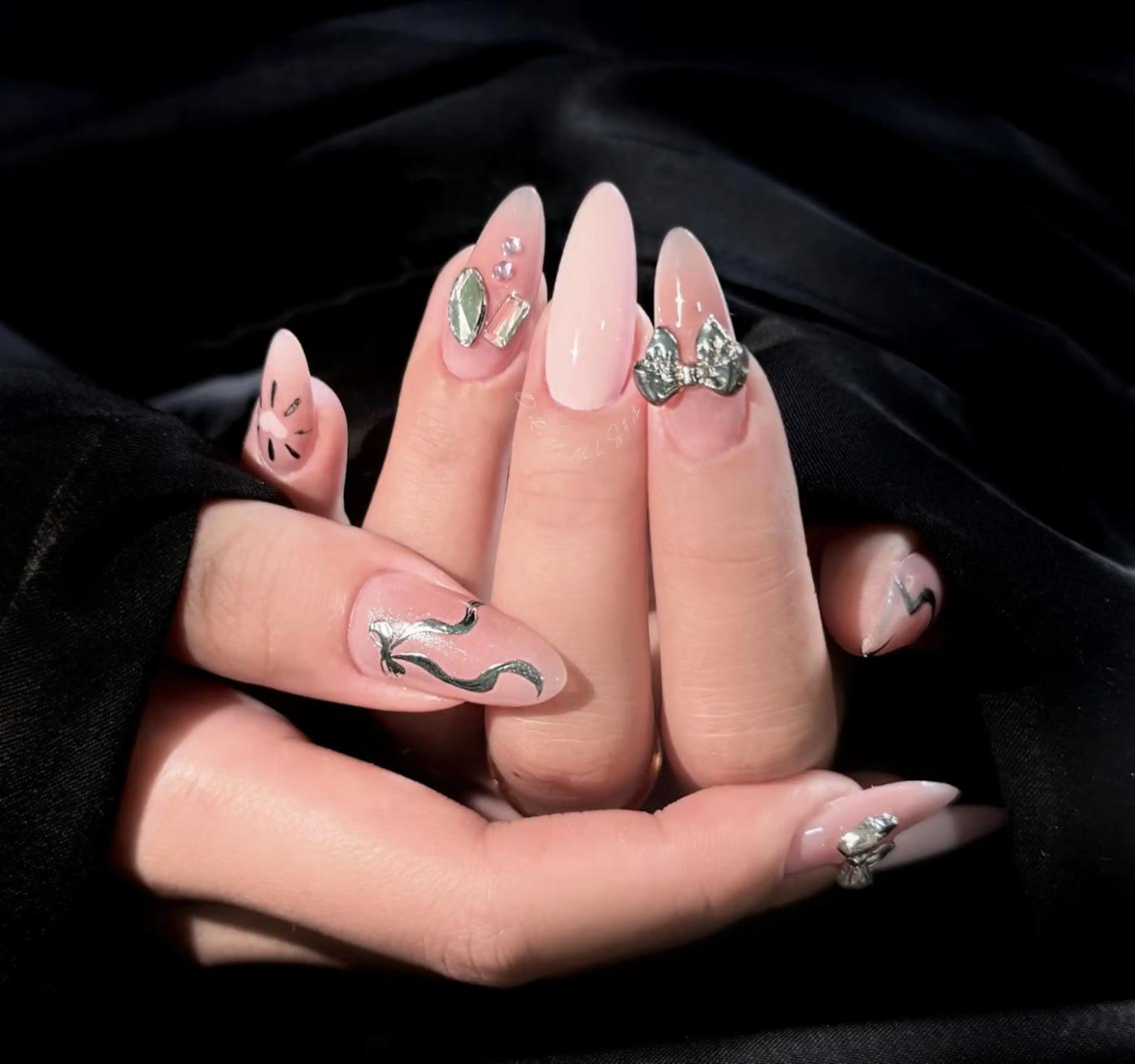 ネイル ハンドネイル ハンドケア 🍑 momo_nailのネイルデザイン