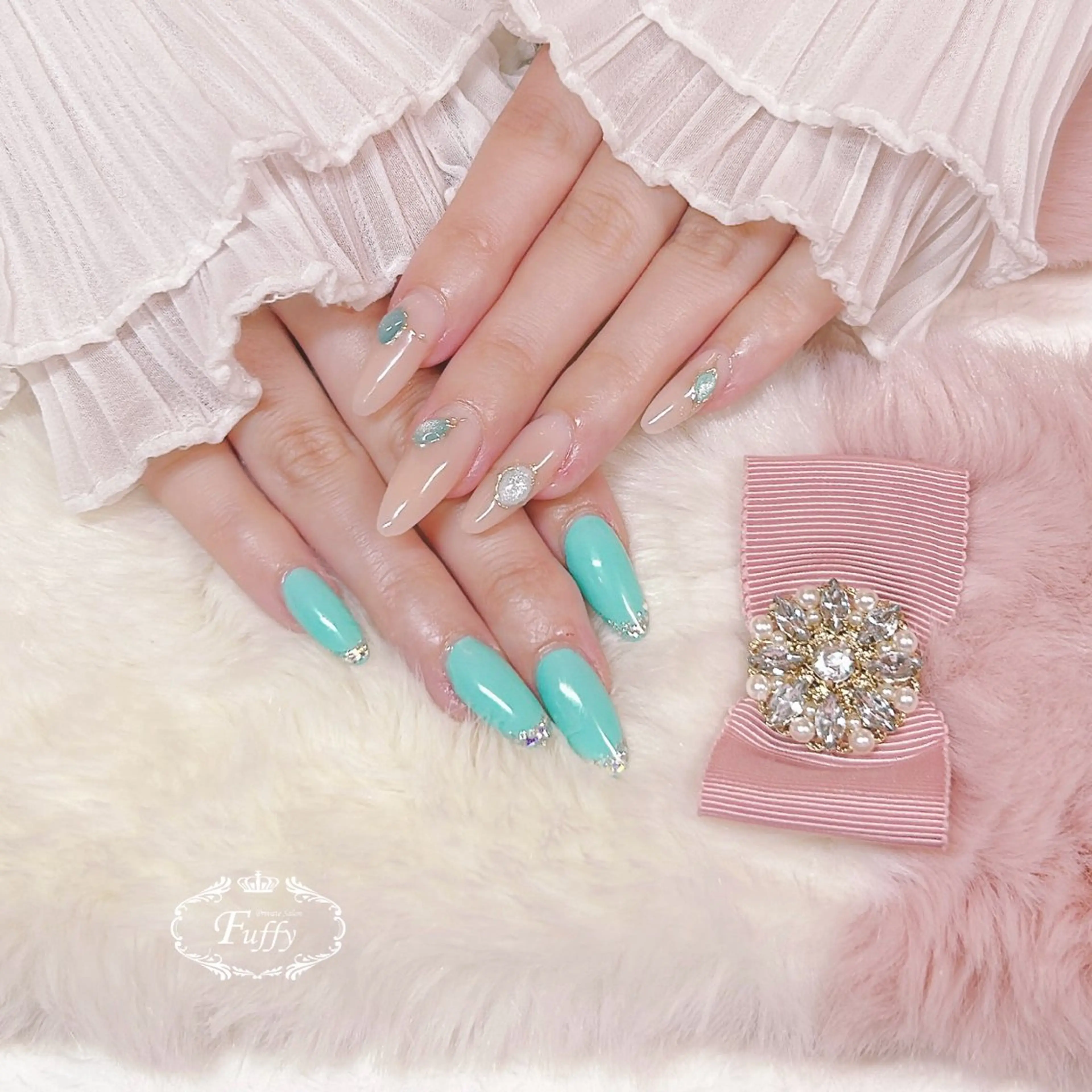 ご新規様ハンド＊ジェルネイル　アート5​〜​6本　［他店オフ込み］の写真