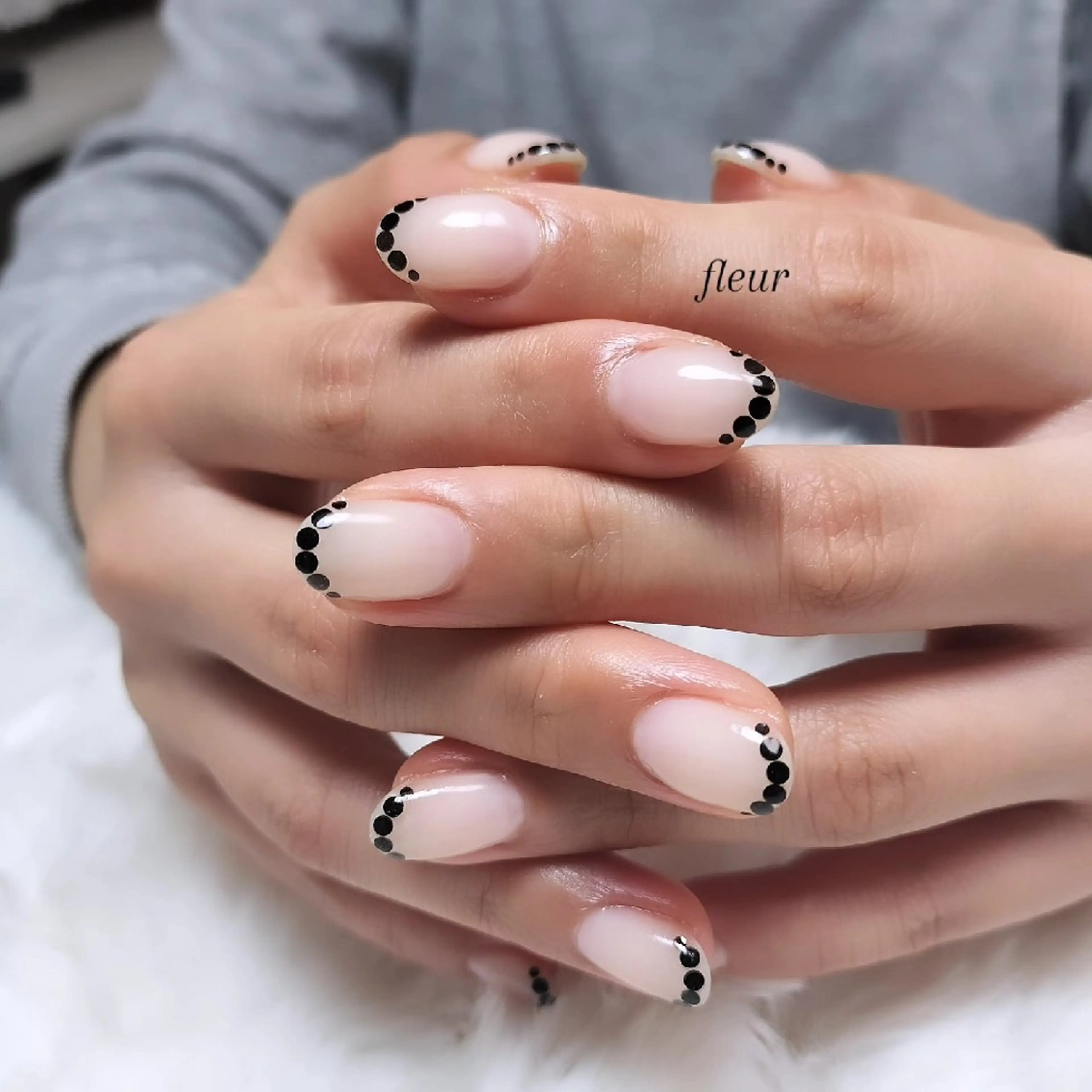 ネイル フレンチネイル ホログラムネイル megumi. sのネイルデザイン