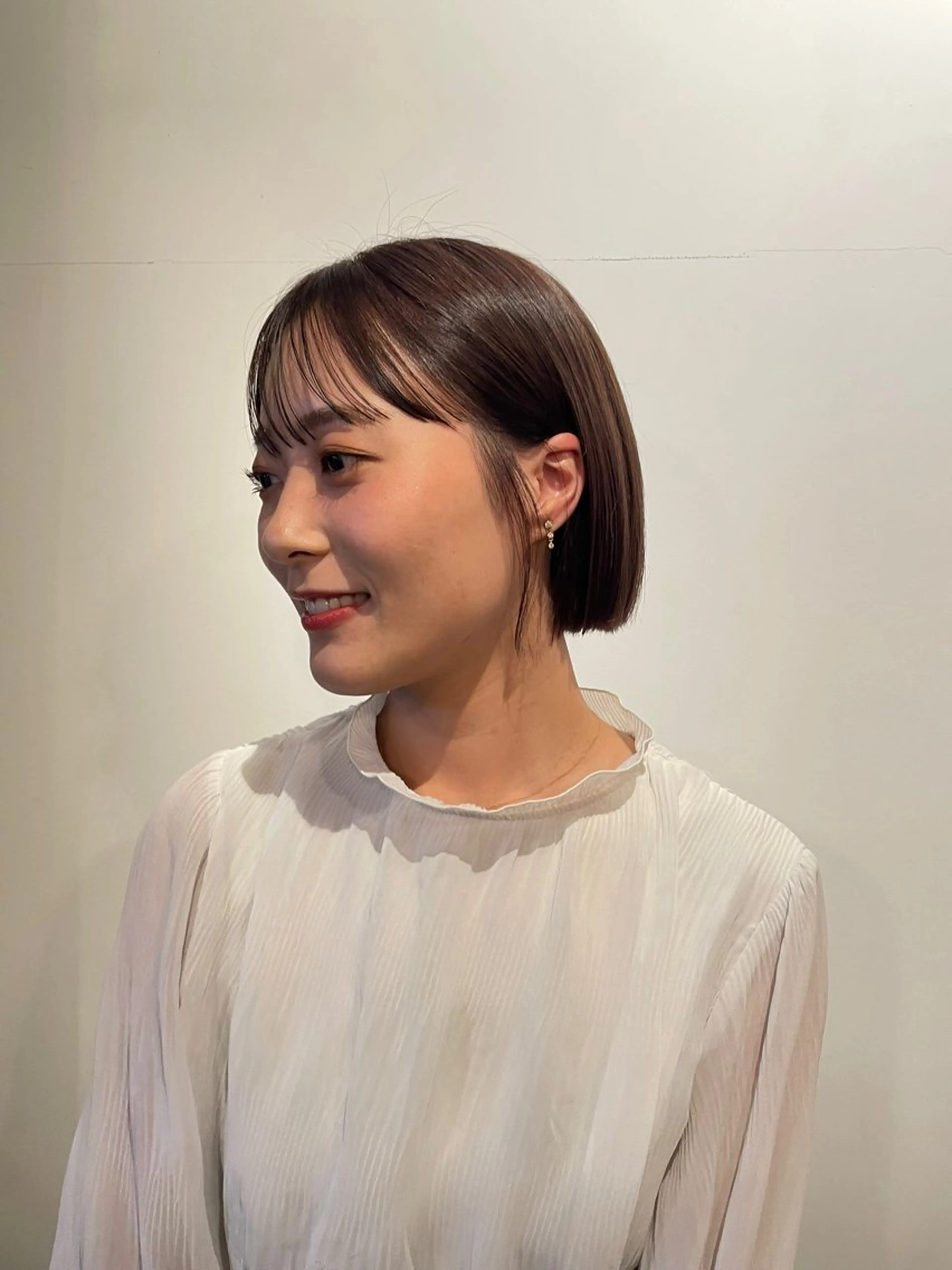 ショート カット 縮毛矯正 トリートメント ウシロダ メグミ ／ボブ／透明感カラーのヘアスタイル