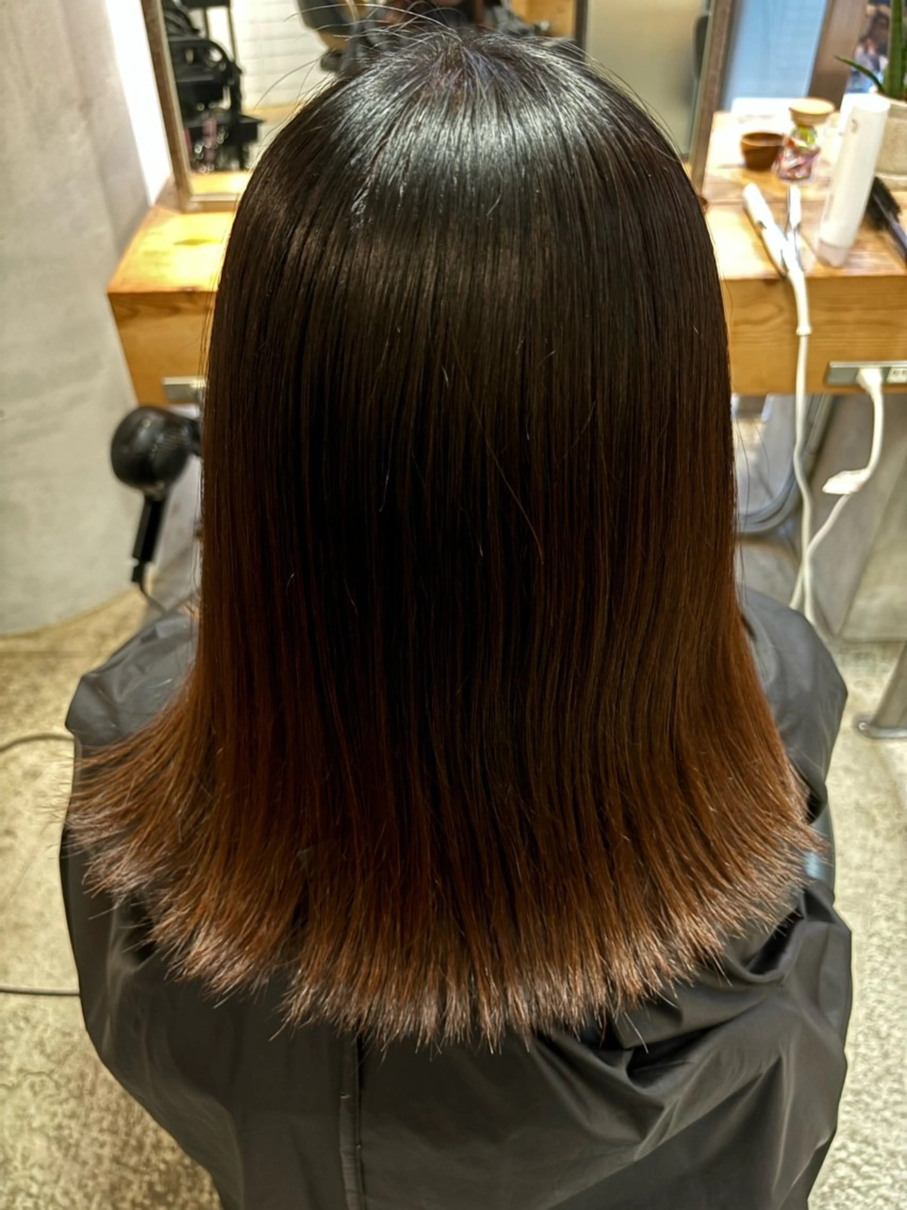 セミロング カラー グラデーションカラー 辻 愛麗のヘアスタイル