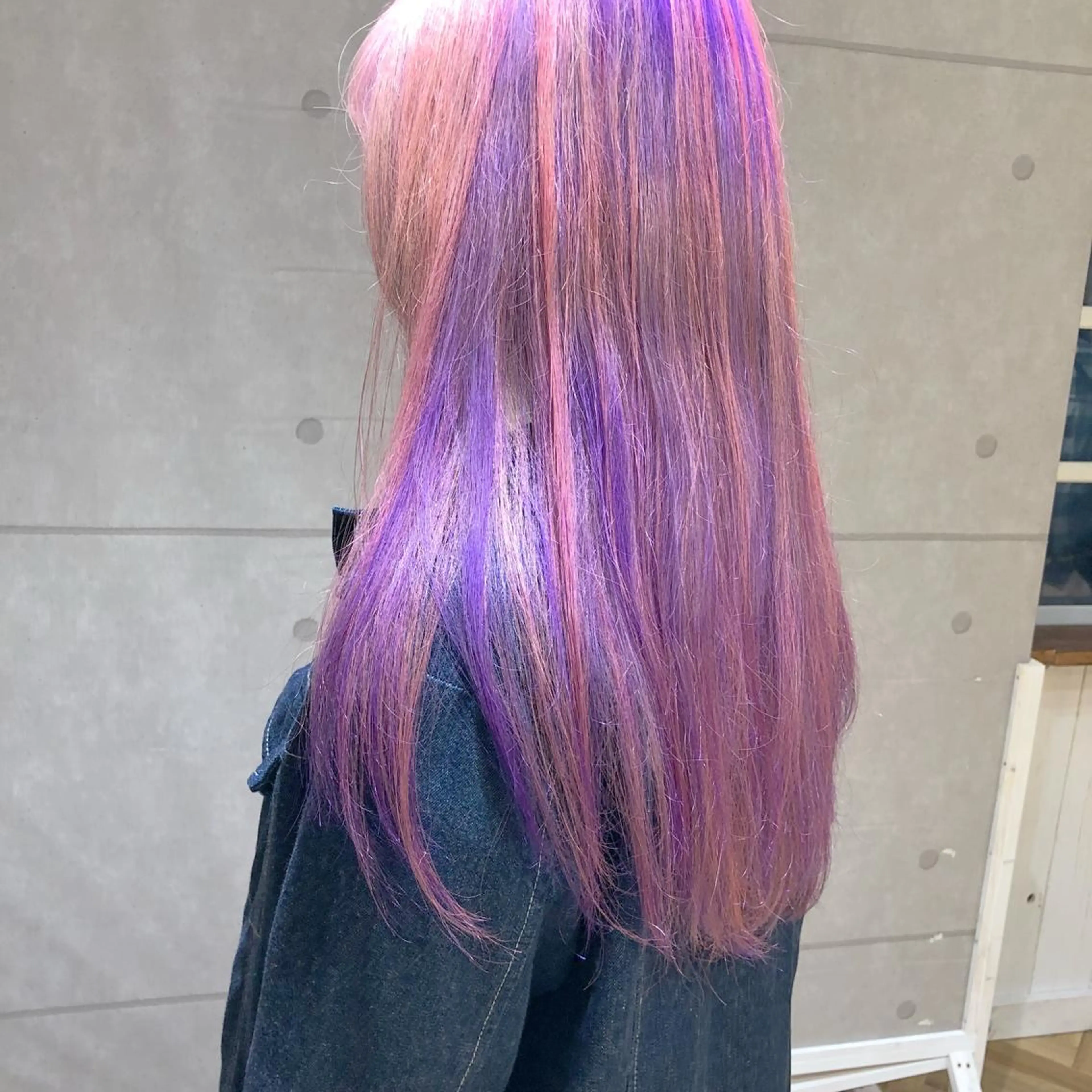 セミロング カラー パーマ ヘアアレンジ ラベンダーカラー ピンクカラー ヘアカラー ハイトーン特化🤍 浦住のヘアスタイル