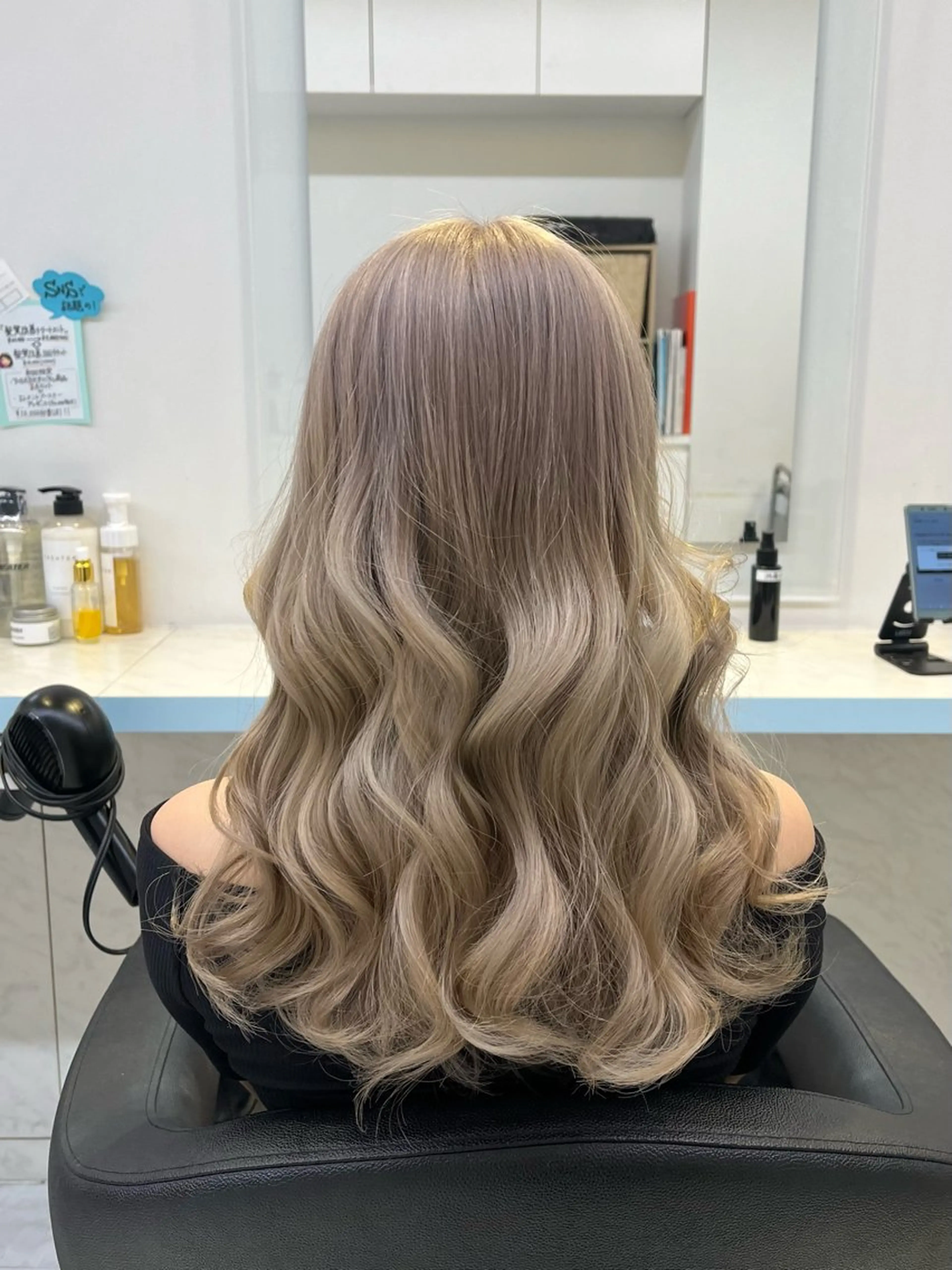 セミロング カラー ヘアカラー トリートメント ブリーチカラー 🩵MIZUKIのヘアスタイル