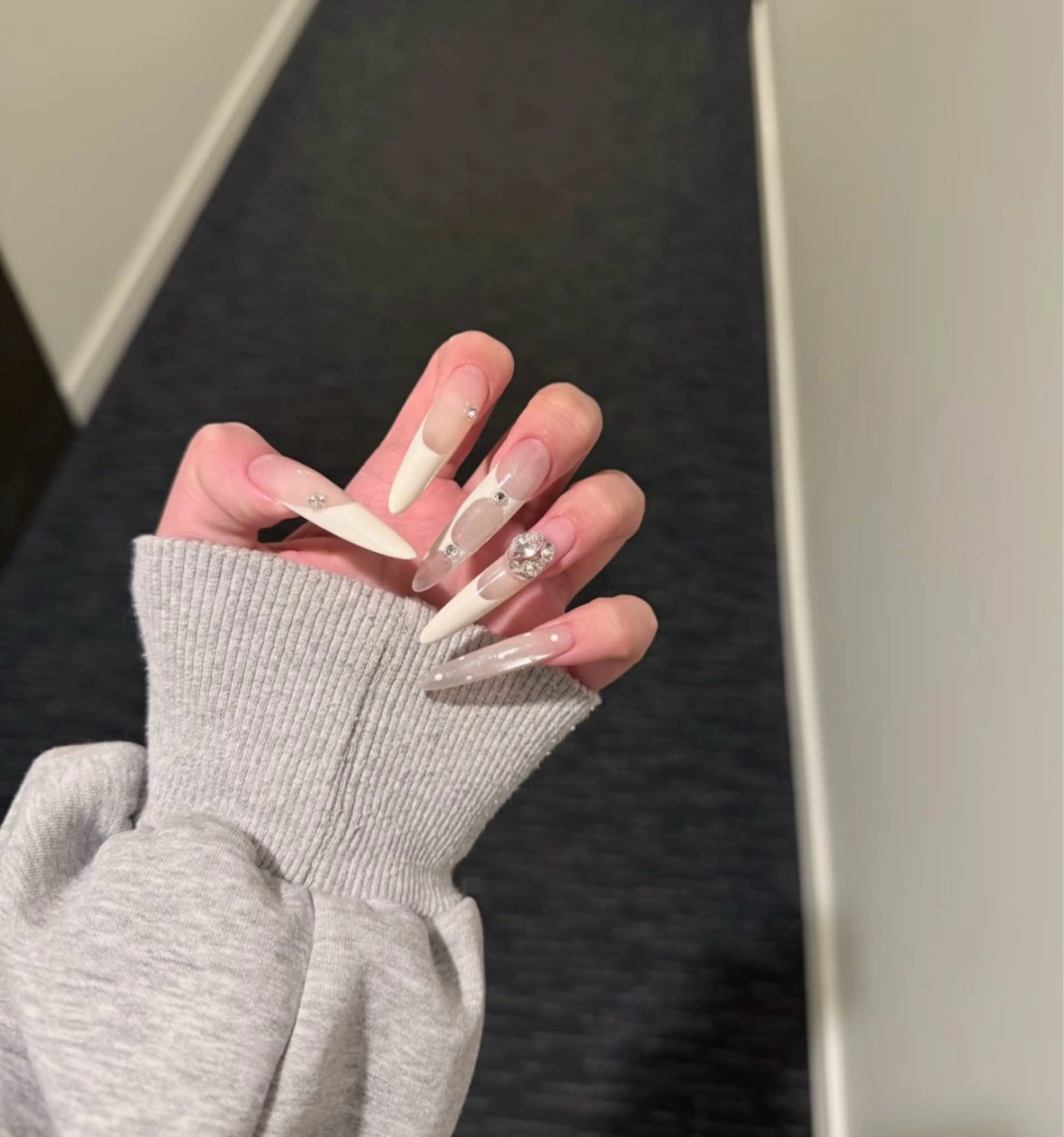ネイル フレンチネイル キラキラネイル 韓国ネイル シンプルネイル ワンホンネイル ハンドネイル MEI Nailのネイルデザイン