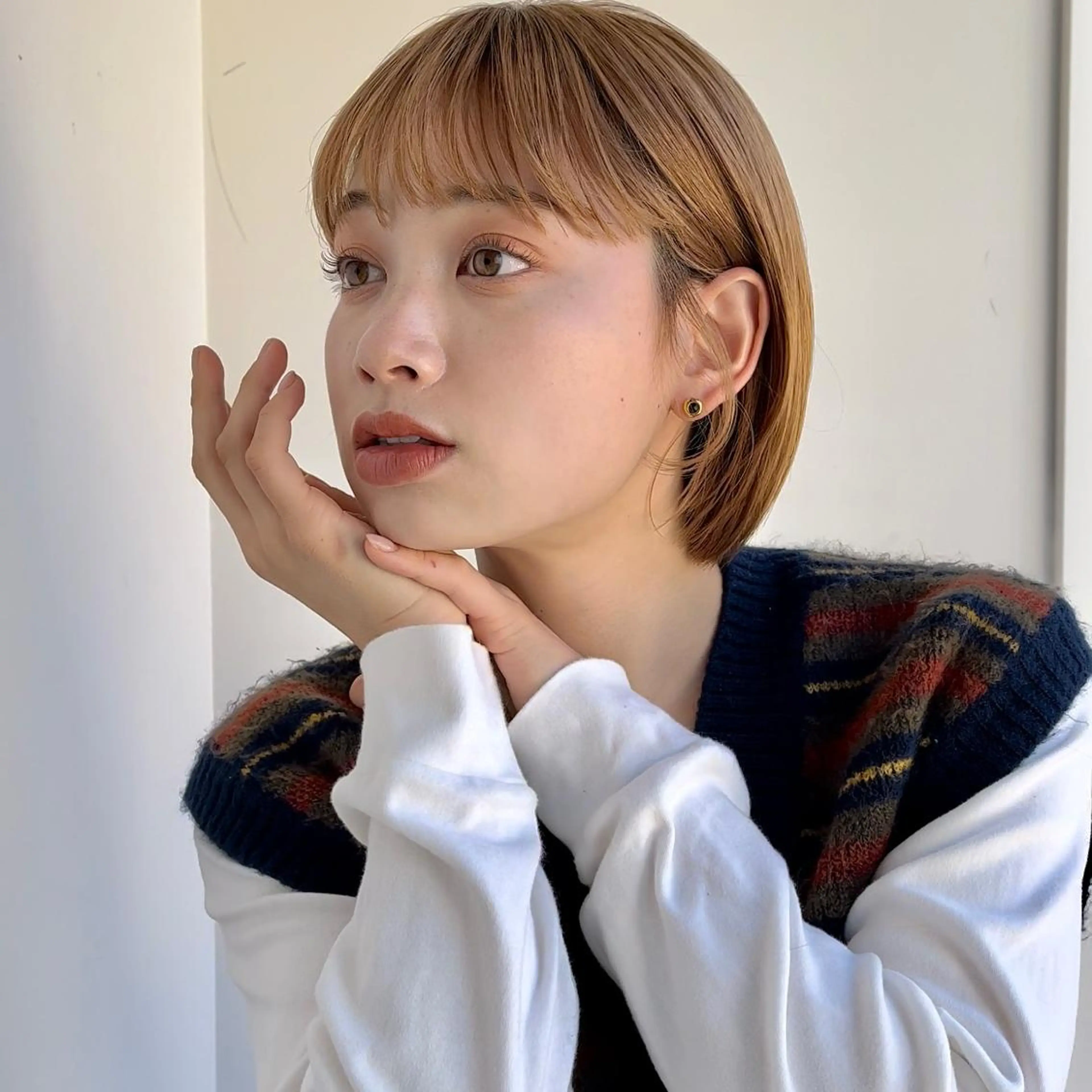 ショート カラー あやめ【顔まわり/レ イヤー/柔らかカラ】のヘアスタイル