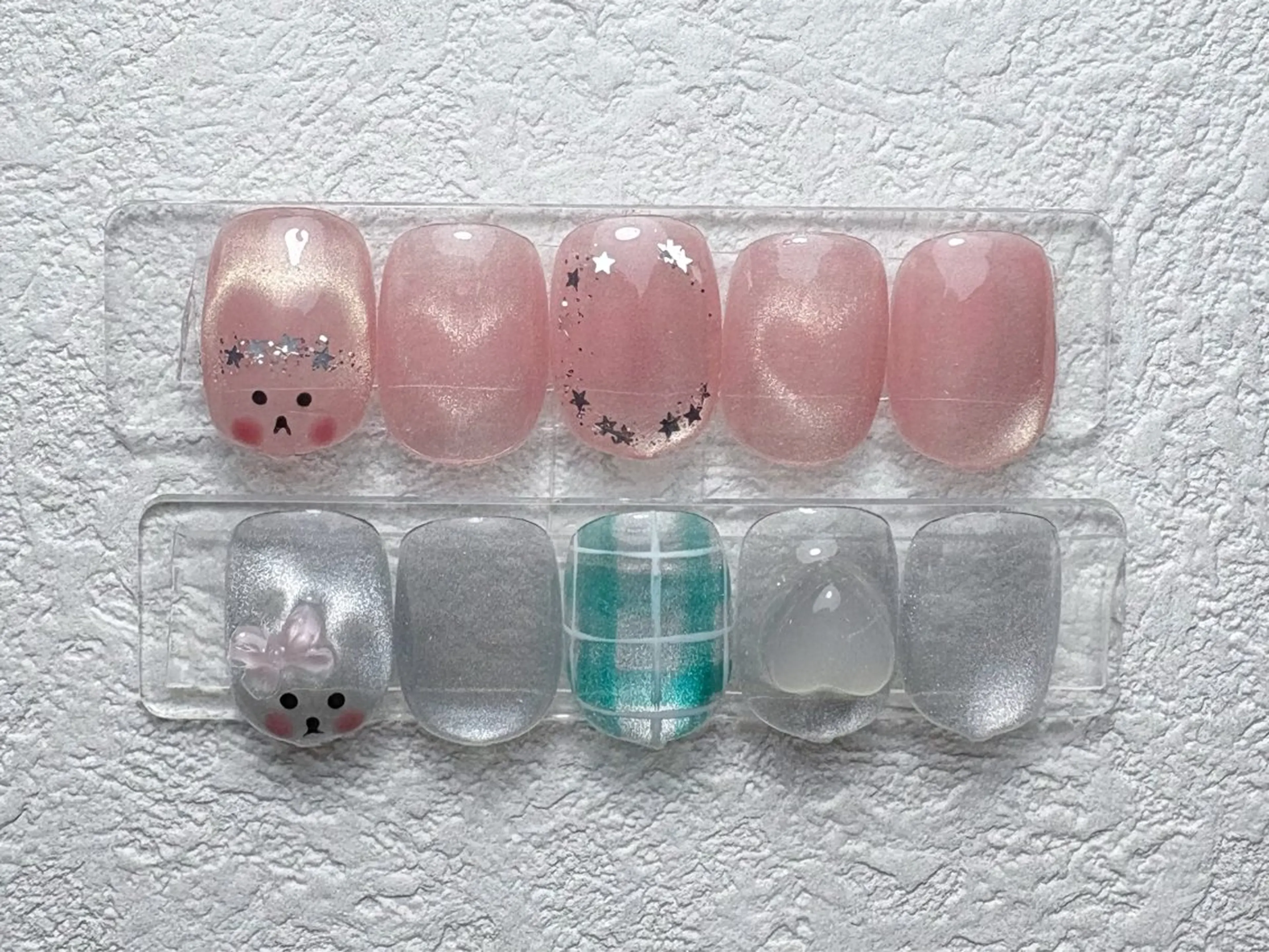 可愛いうさぎマグネットネイルの写真