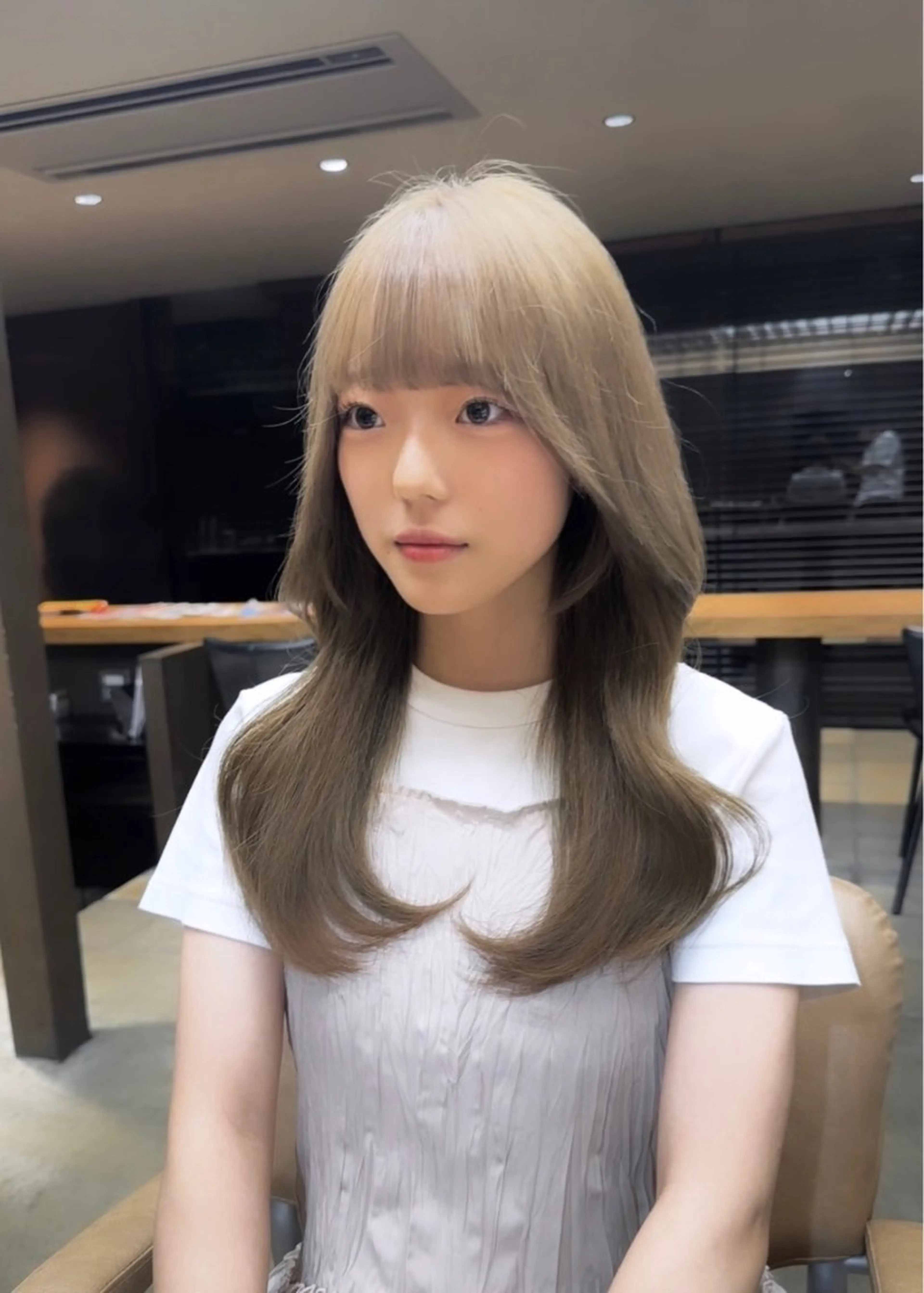 ロング カラー グレージュ ミルクティーグレージュ くびれヘア 韓国風ヘア カット ヘアカラー トリートメント 韓国ヘア/レイヤー /大嶽佑馬のヘアスタイル