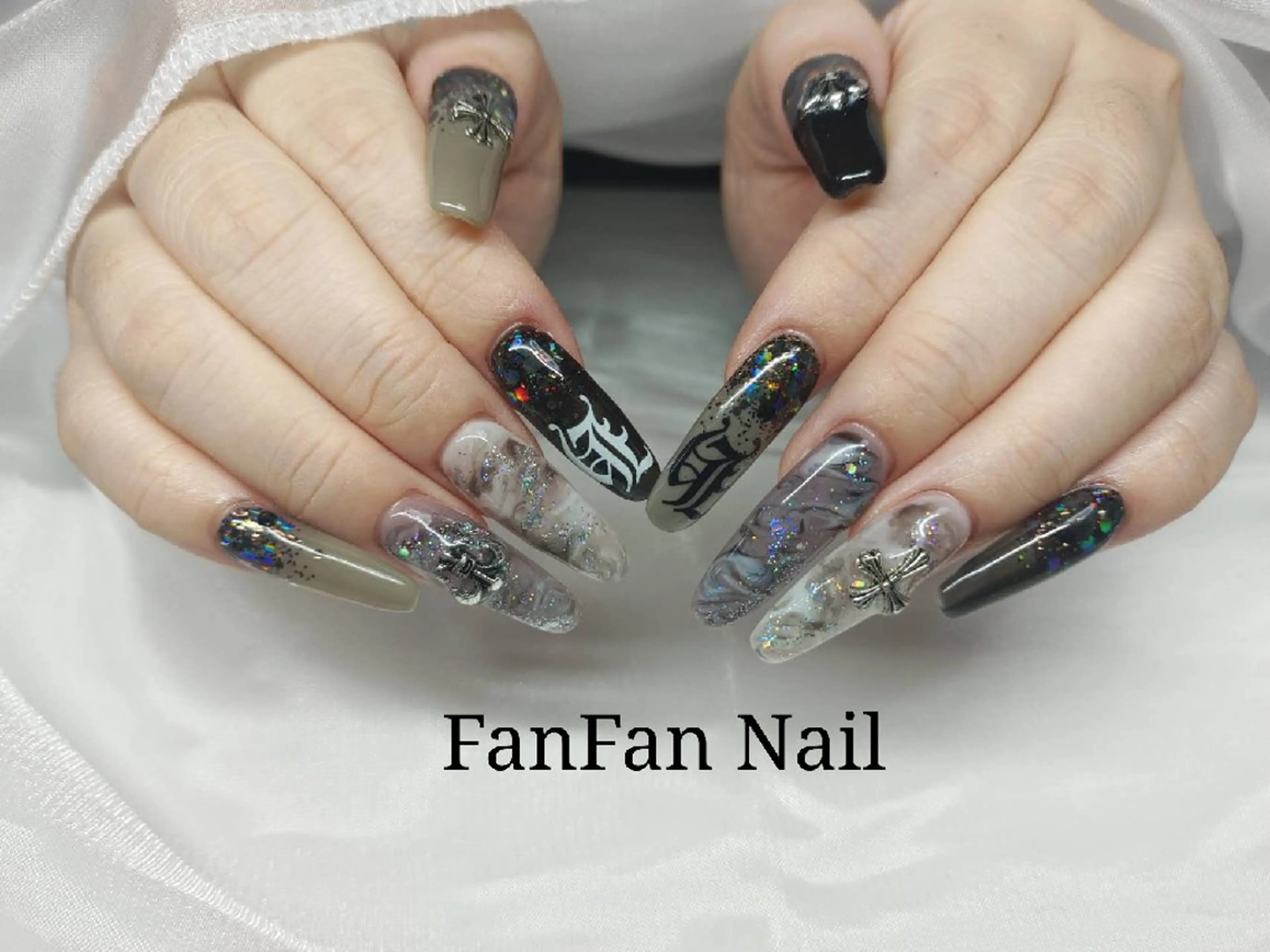 ネイル アートネイル オーロラネイル ガーリー キラキラネイル 韓国ネイル Fanfan  長さ出し専門のネイルデザイン