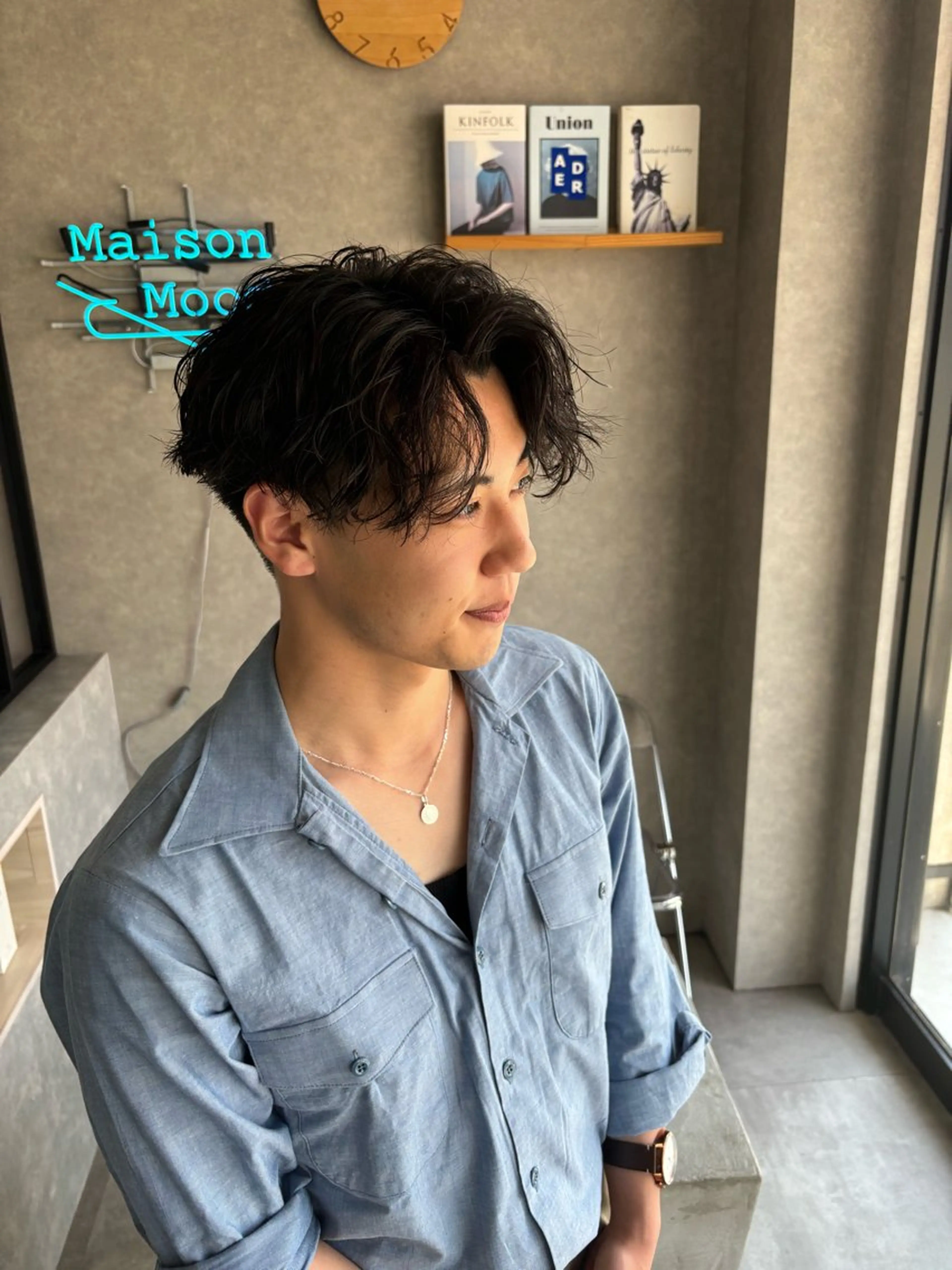 ショート パーマ メンズ センターパート メンズハイトーン マッシュウルフ マッシュ メンズパーマ カット パーマ トリートメント 長谷川 湧のヘアスタイル