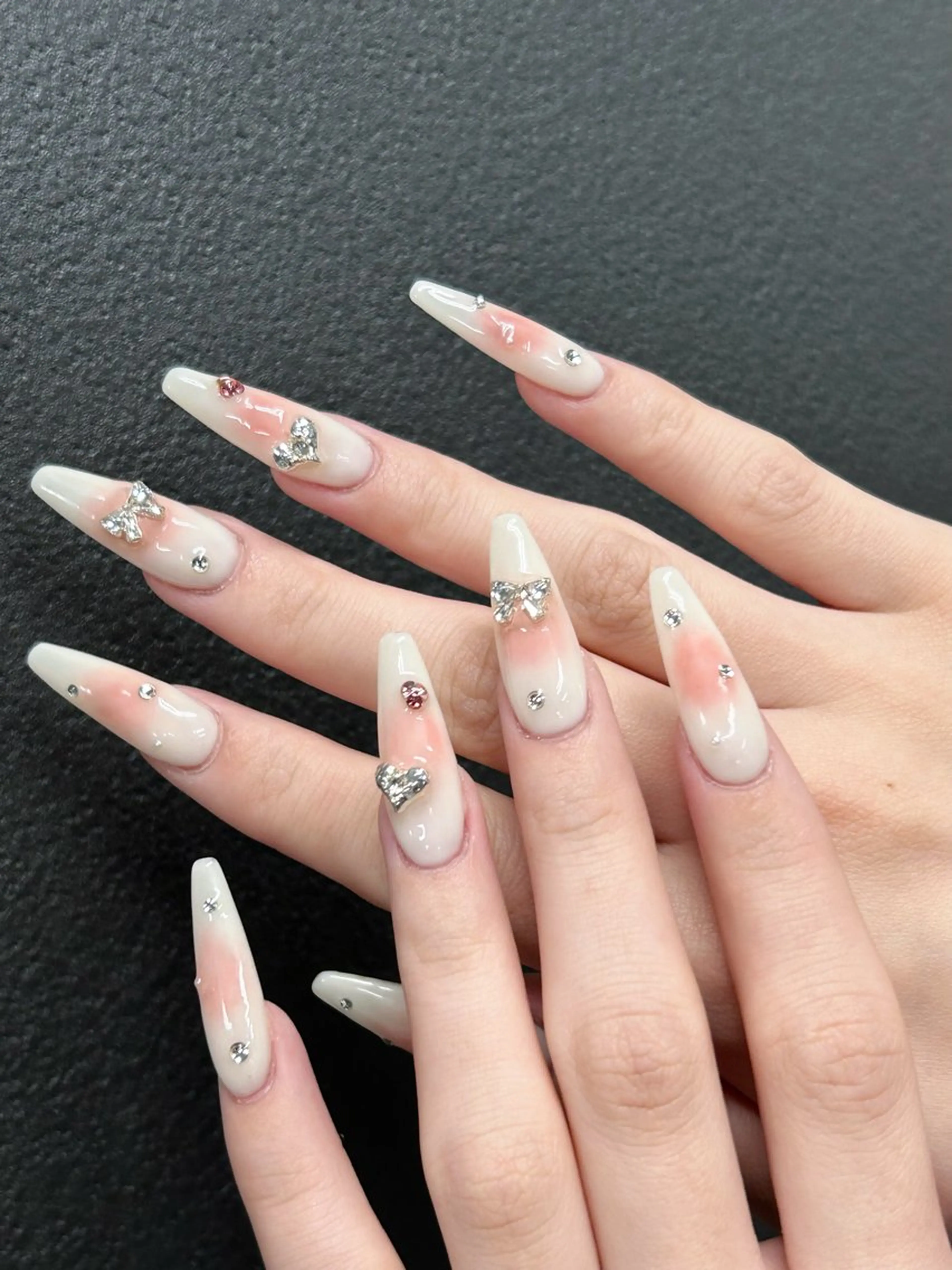 ネイル 韓国ネイル 持ち込み ニュアンスネイル ネイルチップ 冬ネイル LISA ANA.CHUOのネイルデザイン