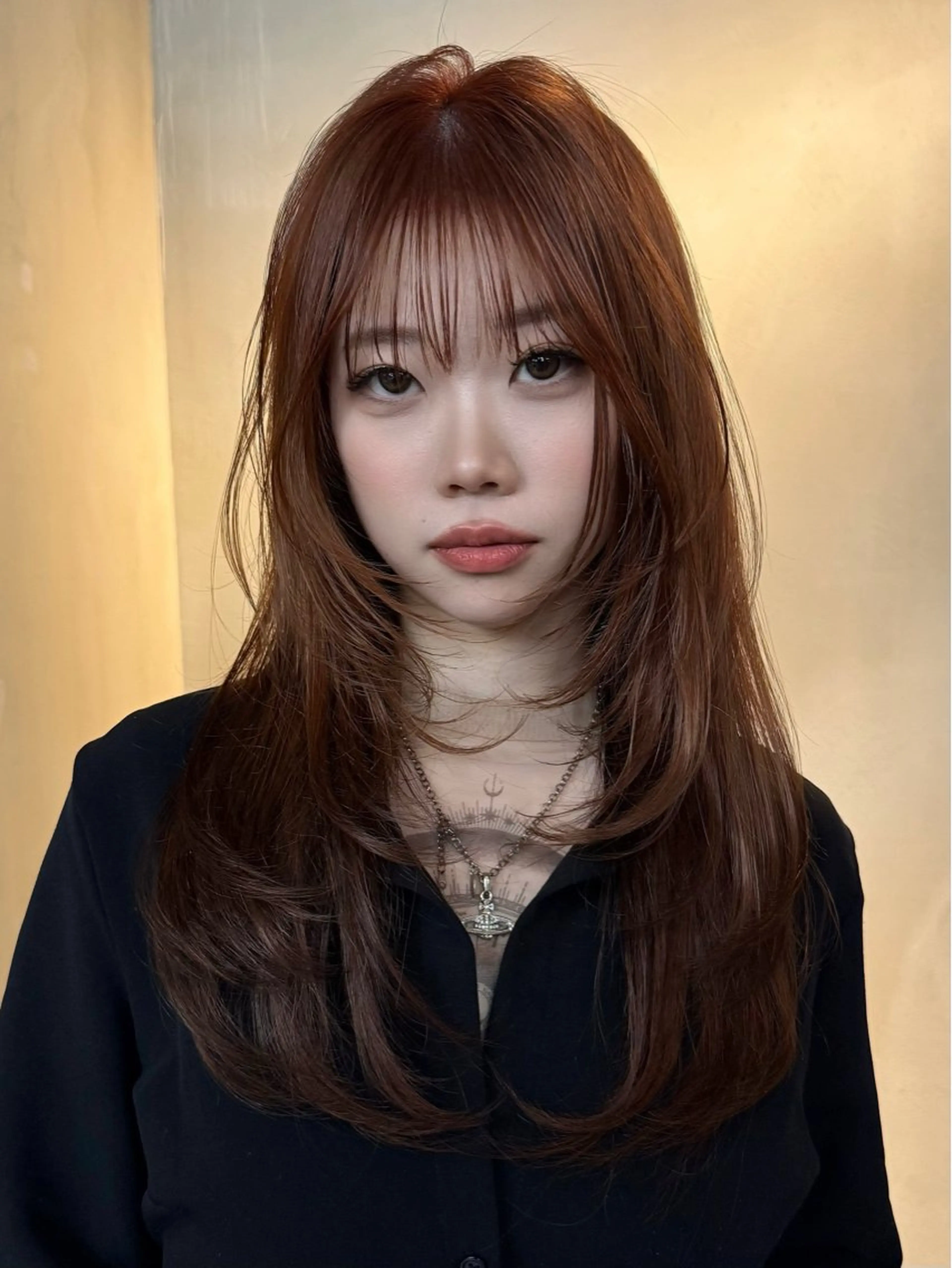 セミロング カラー イツク ⚡️ ルーツ/ハイトーンのヘアスタイル