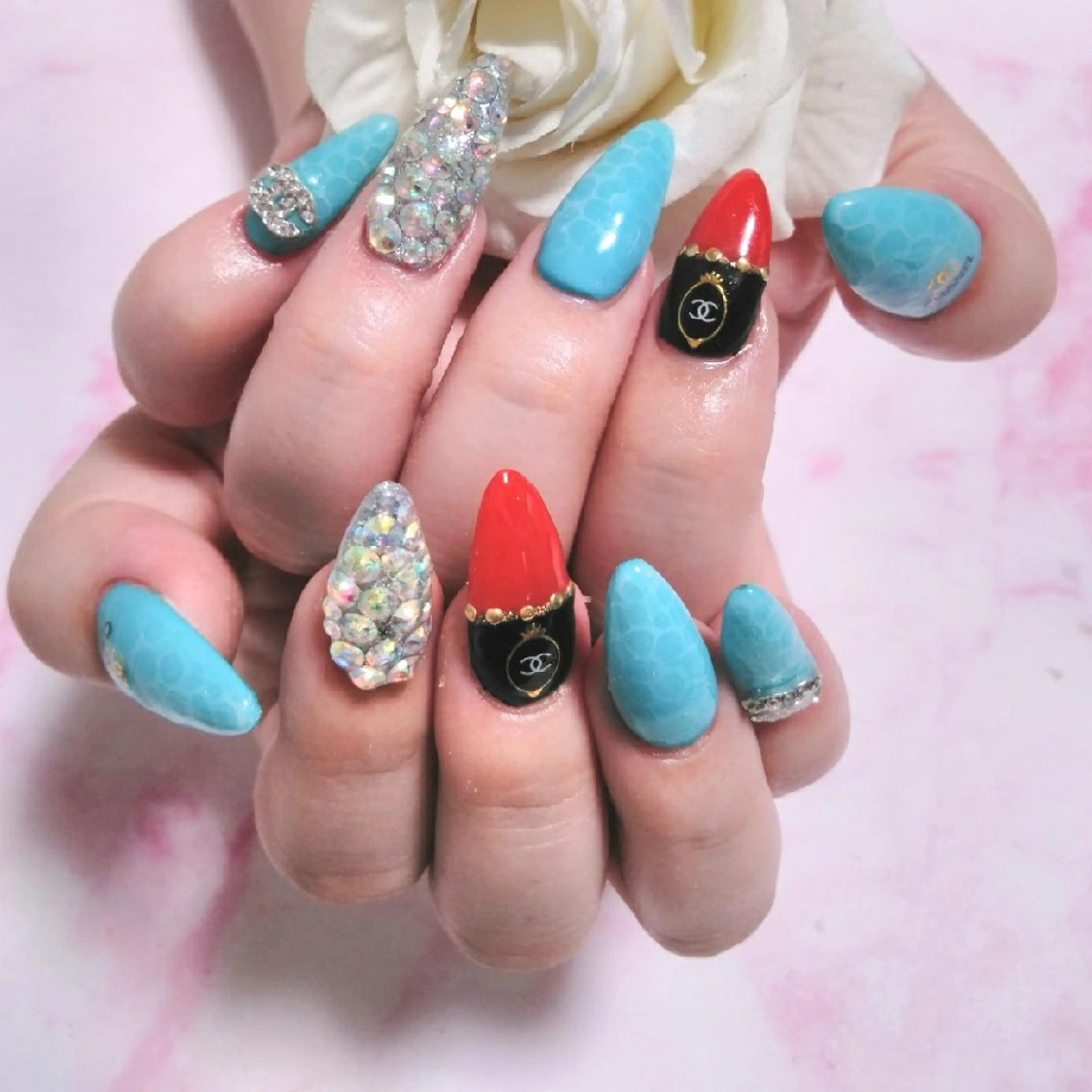 ネイル エステとネイル ローズコンフォートのネイルデザイン