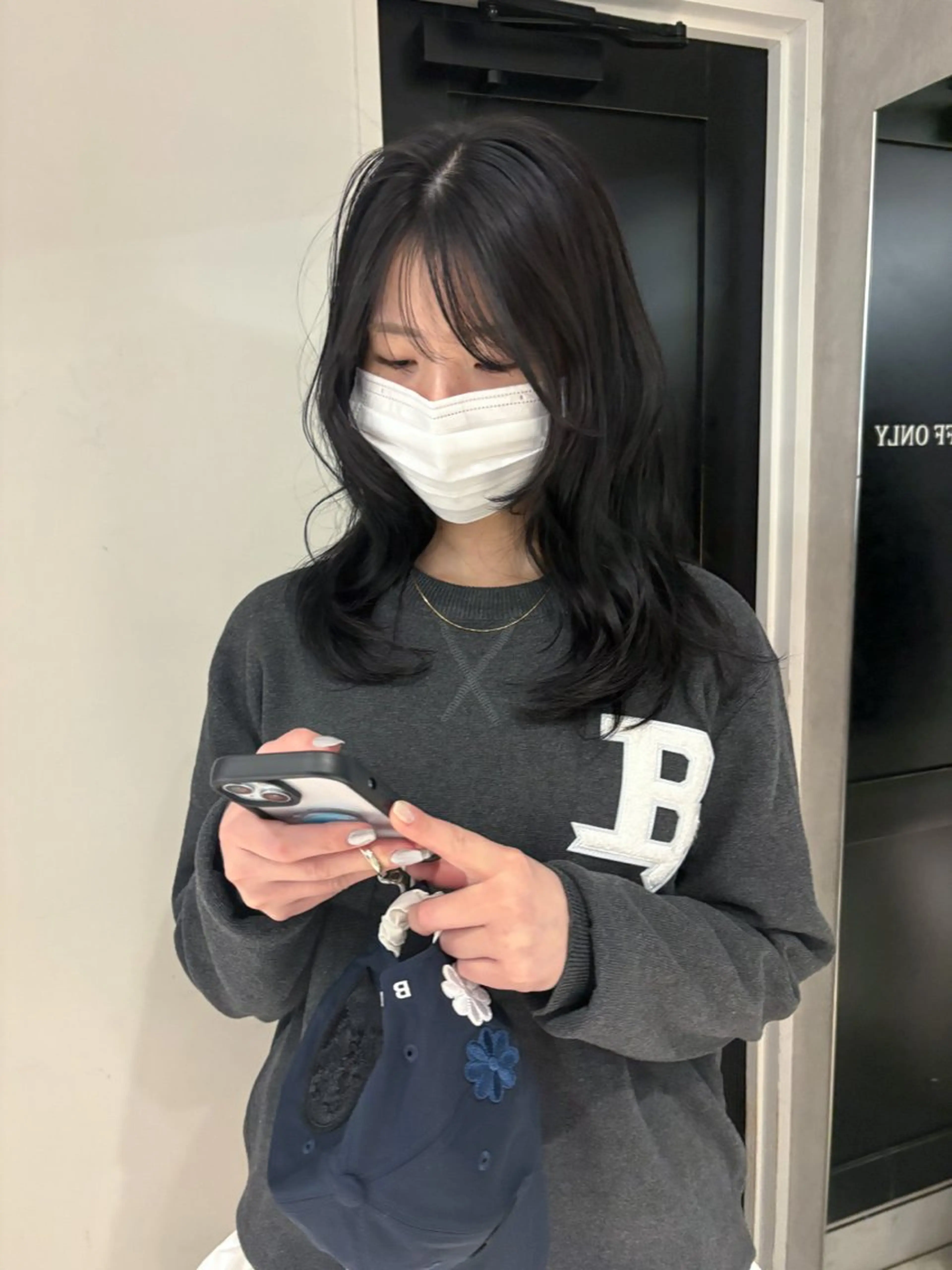 ミディアム カット ヘアカラー トリートメント 似合わせ｜レイヤー 🪩yurikaのヘアスタイル