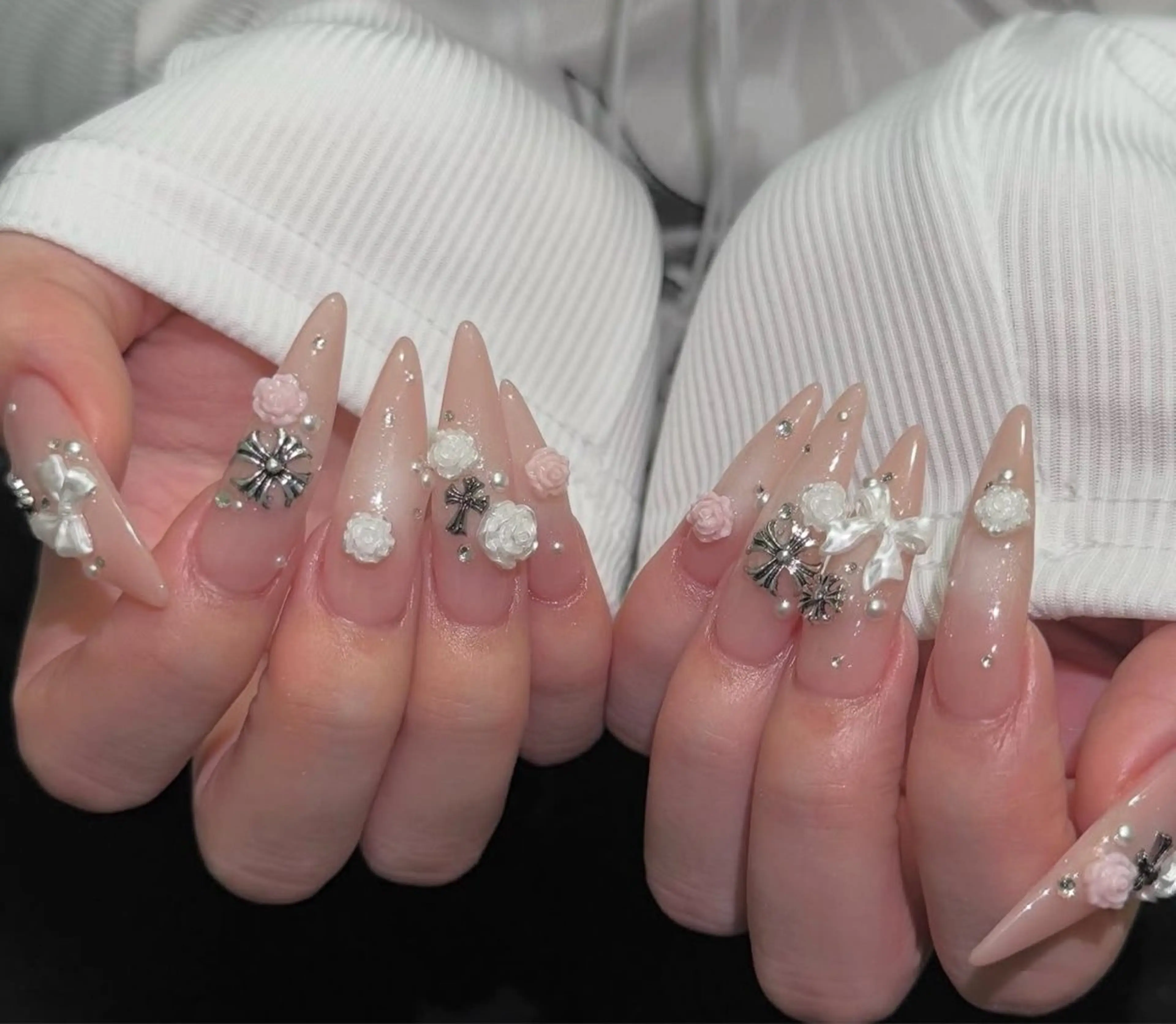 ネイル グラデーション キラキラネイル ワンカラーネイル 冬ネイル Jenn Nail Salonのネイルデザイン