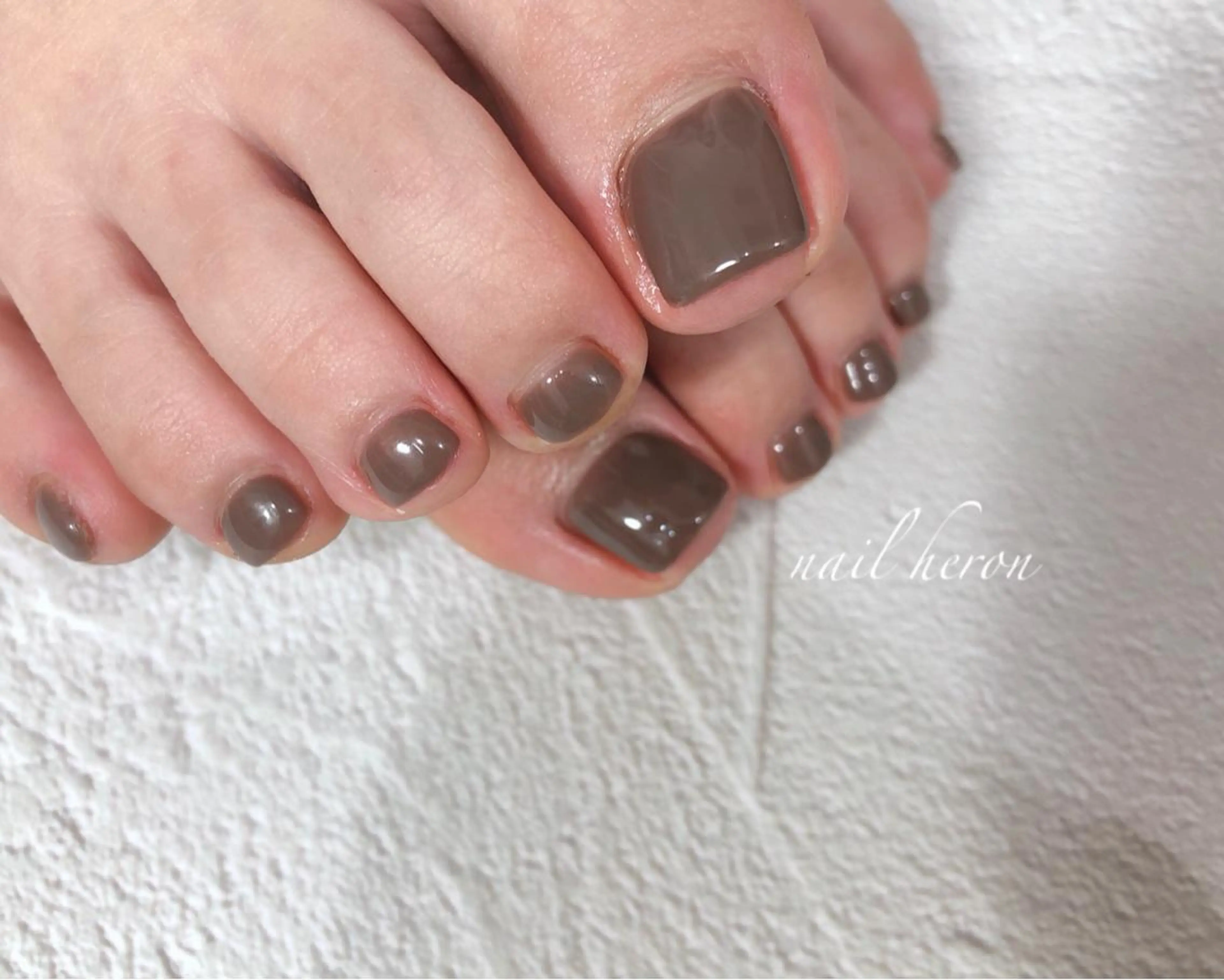 ネイル ブラウン フットネイル saki_ nail heronのネイルデザイン
