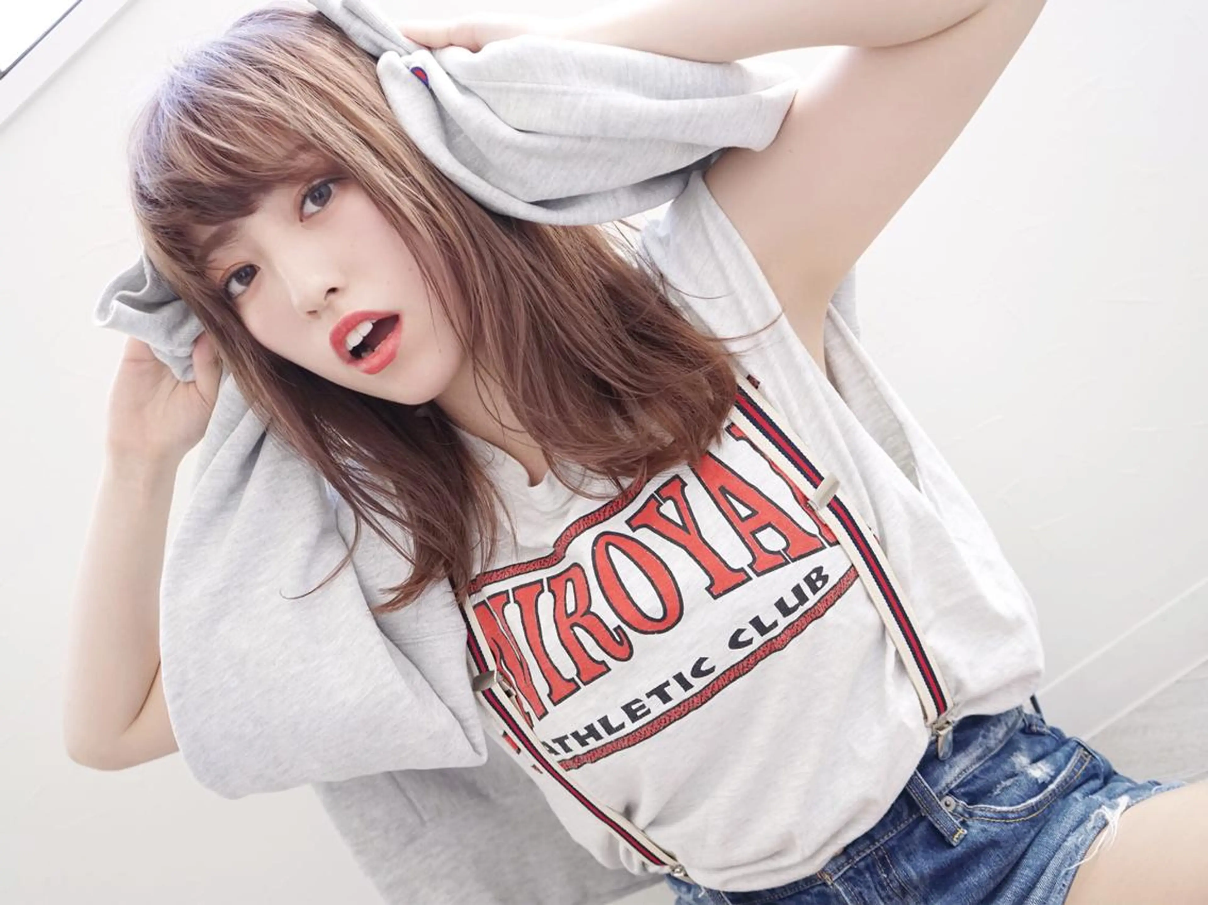 ミディアム カラー ベージュカラー ハイトーンカラー ハイトーンベージュ 撮影モデル 花井 啓好のヘアスタイル