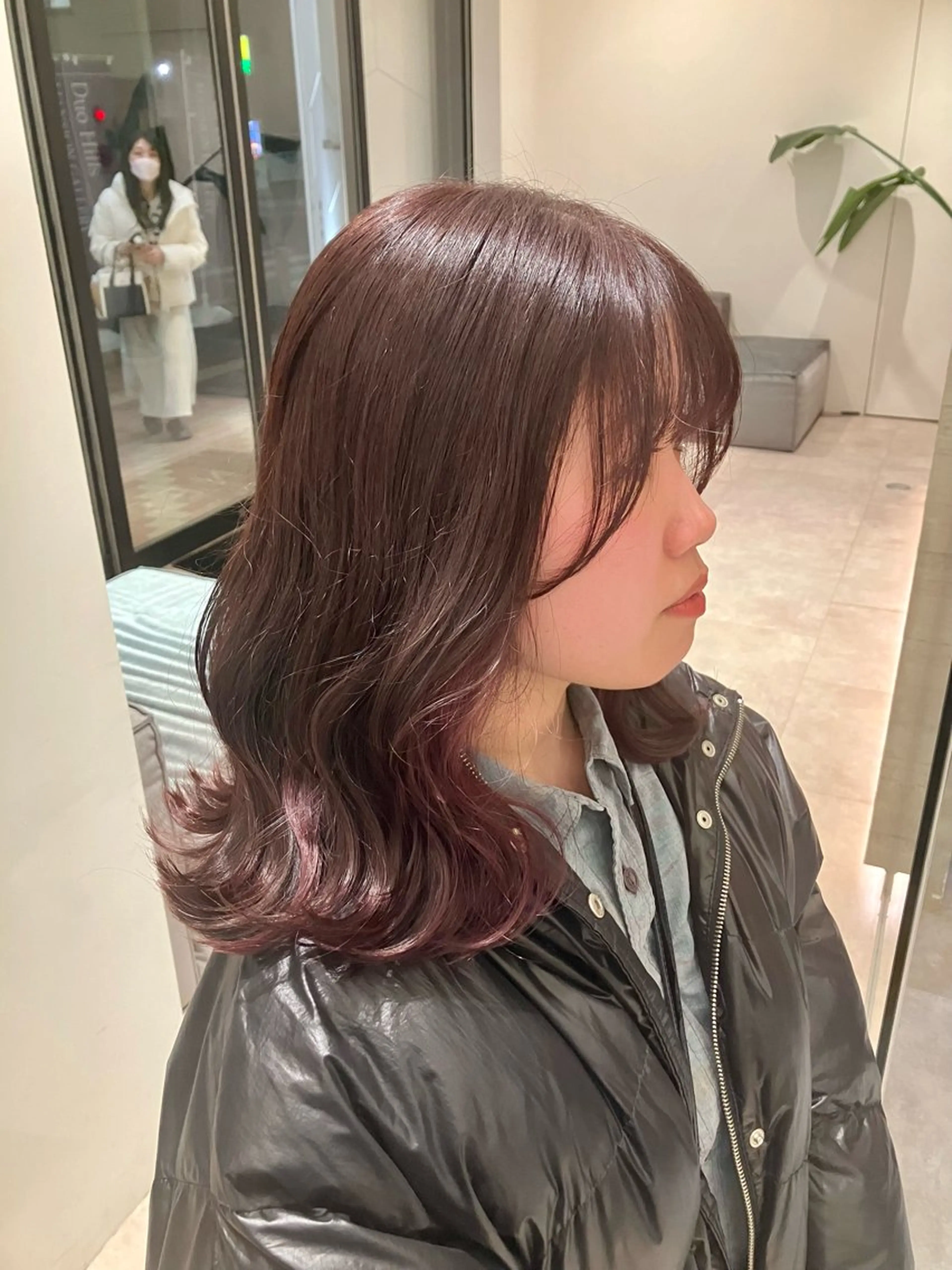 ミディアム カラー ブリーチ ブラウンカラー ブリーチなしカラー ピンクカラー ピンクブラウン サキ🤍ハイトーン 🩰くびれ巻きヘアのヘアスタイル
