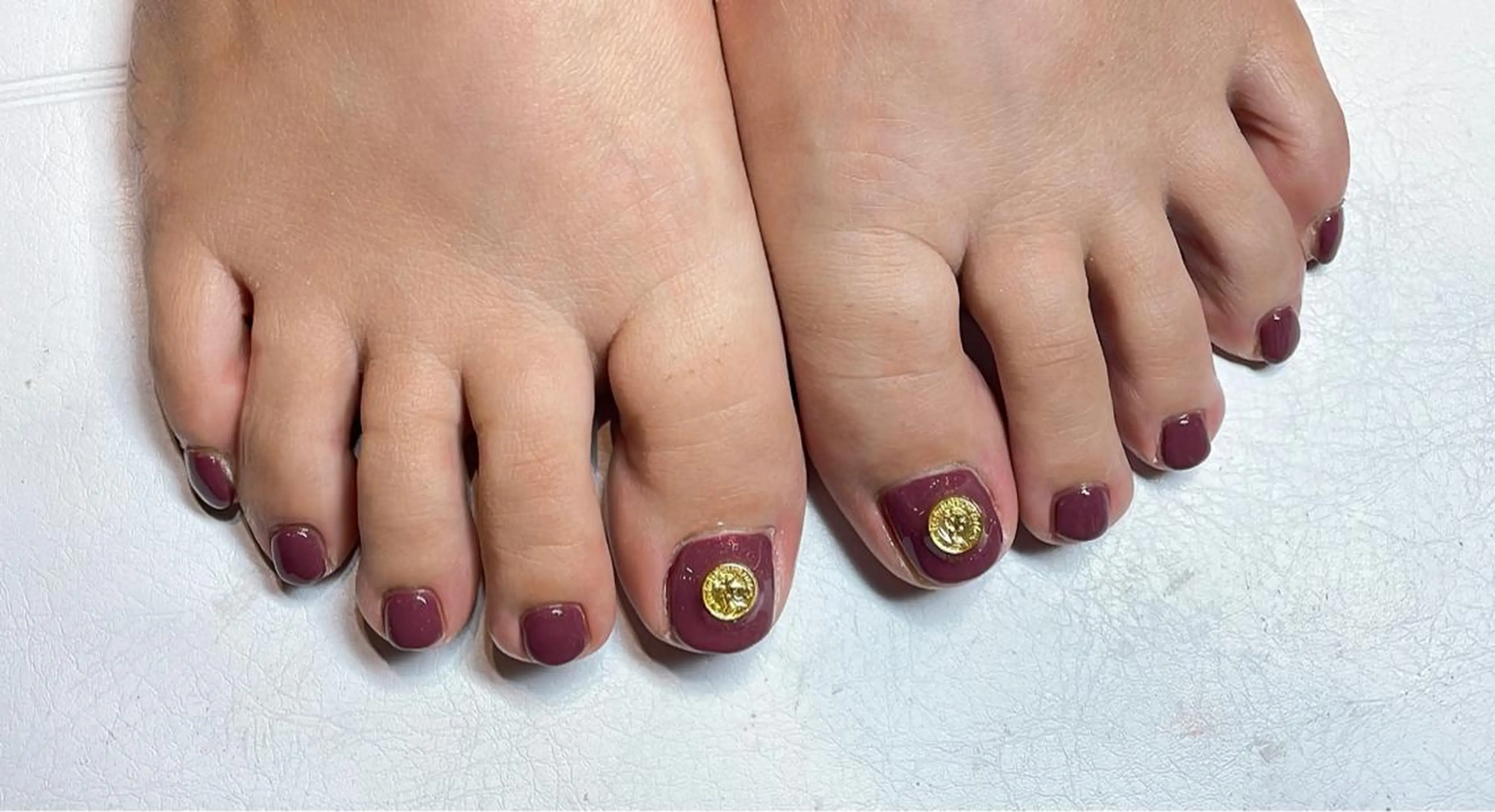 ネイル フットネイル VIERU 🌈🎀💖のネイルデザイン