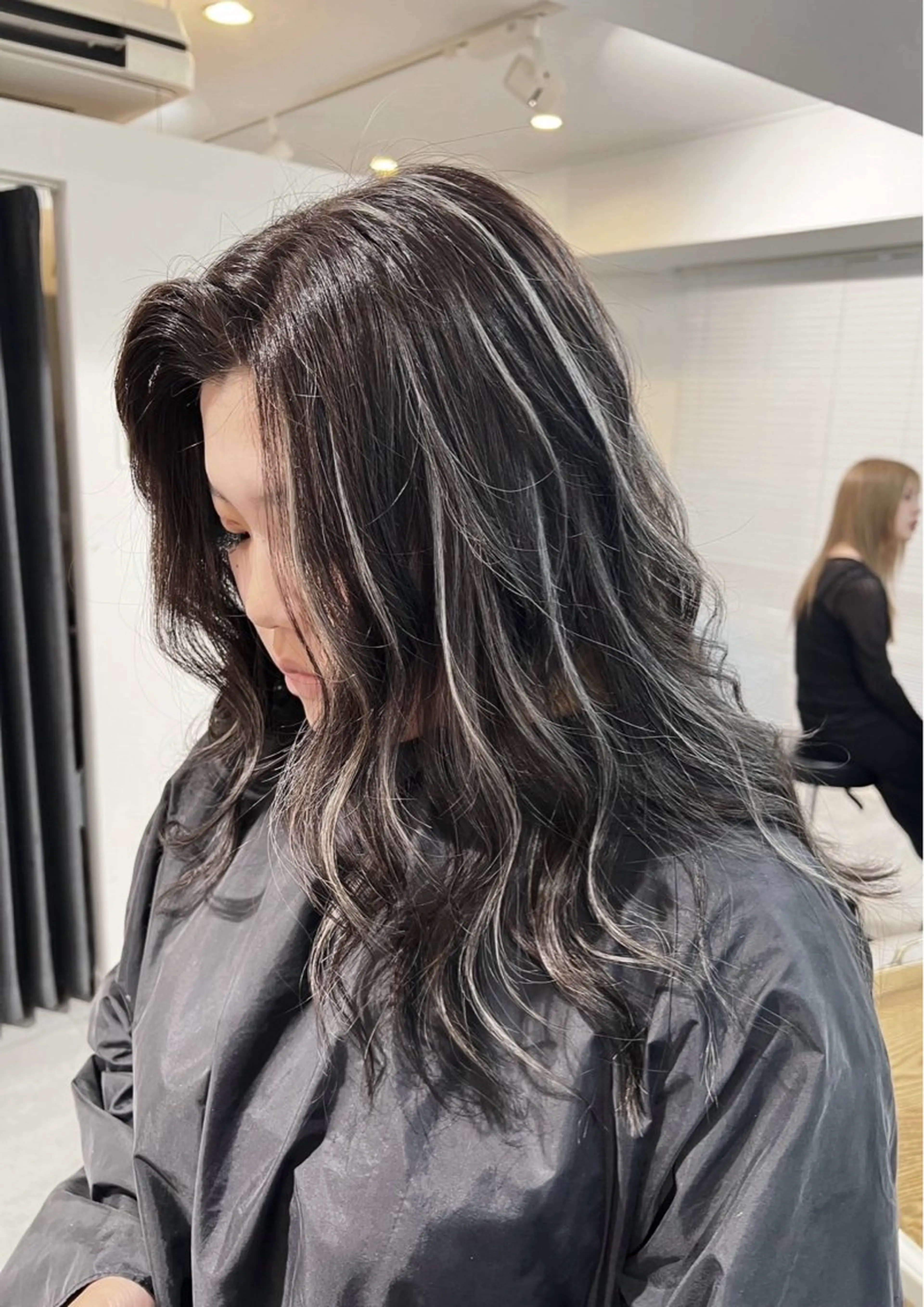 セミロング カラー ダークグレー ダークグレージュ グレージュ ハイライトカラー ハイライト ヘアカラー トリートメント 指名数No.1 /NAOYAのヘアスタイル