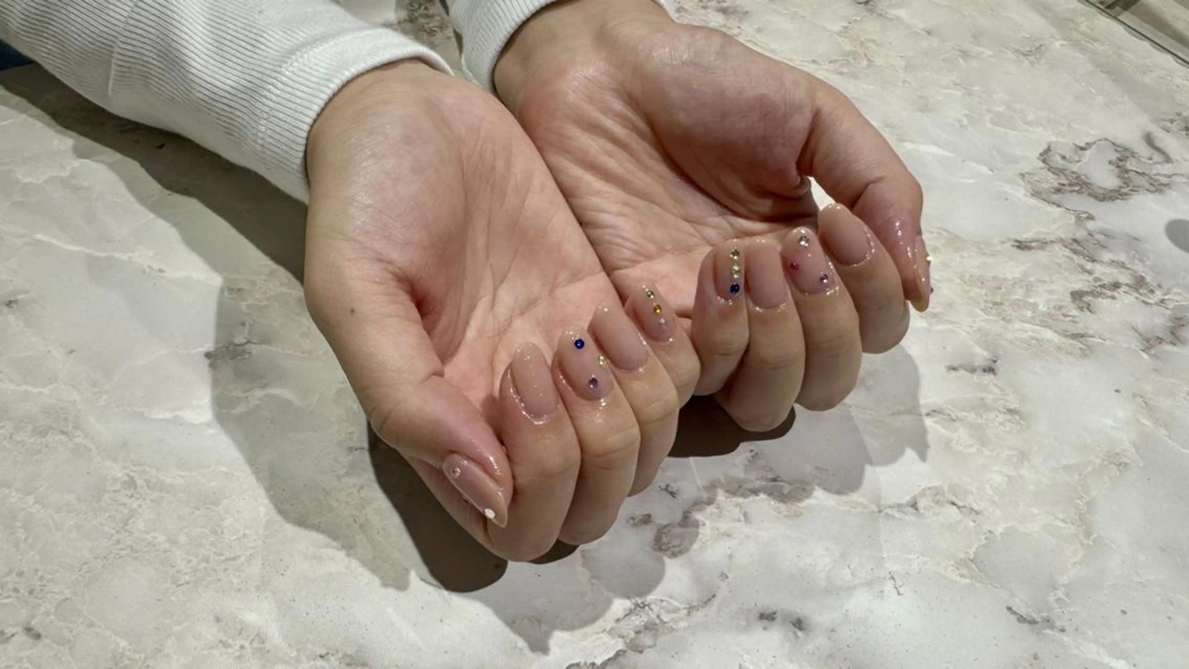 ネイル ストーンネイル ハンドネイル Nail Salon Lindaのネイルデザイン