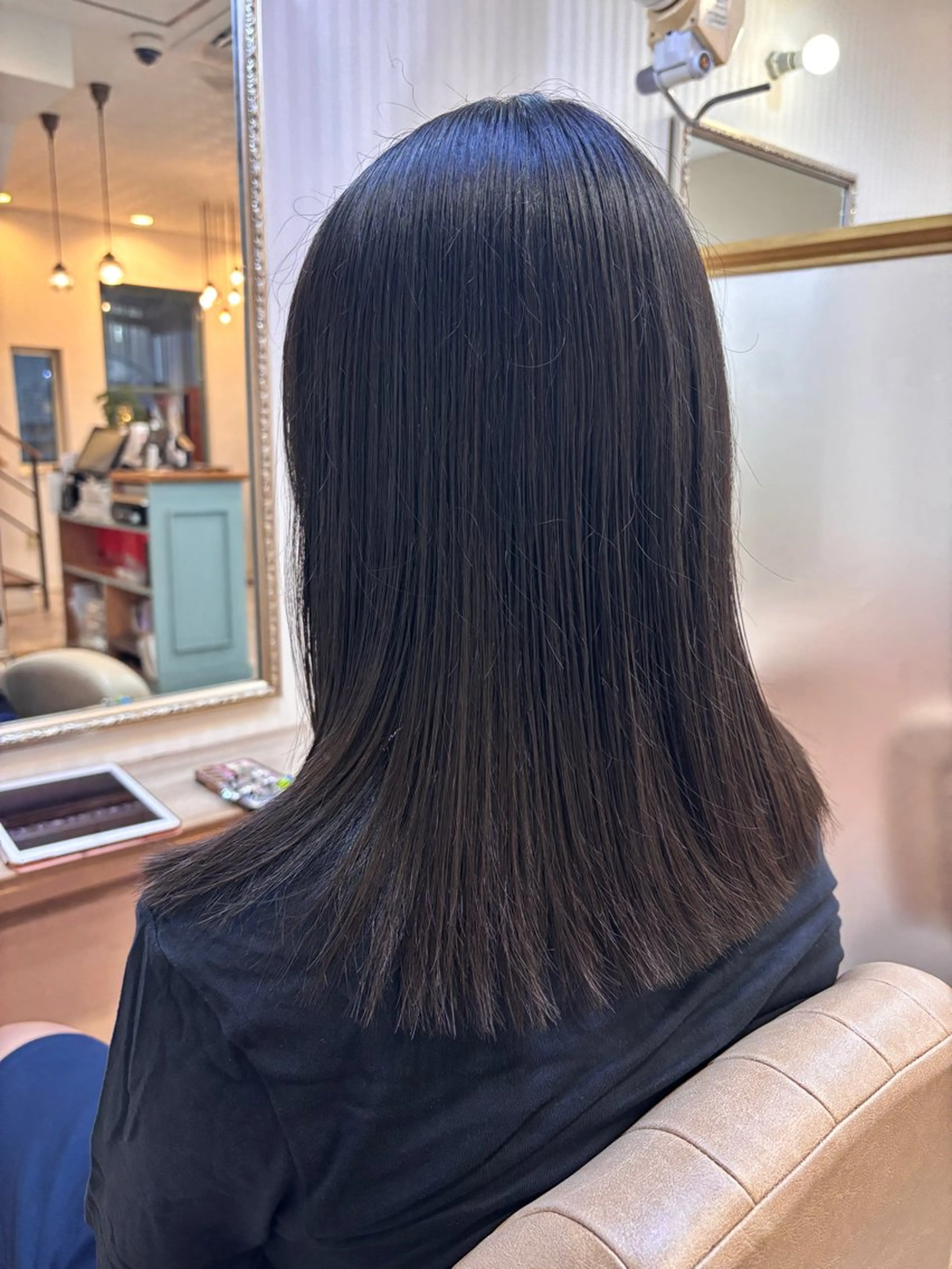 セミロング 吉井 愛のヘアスタイル