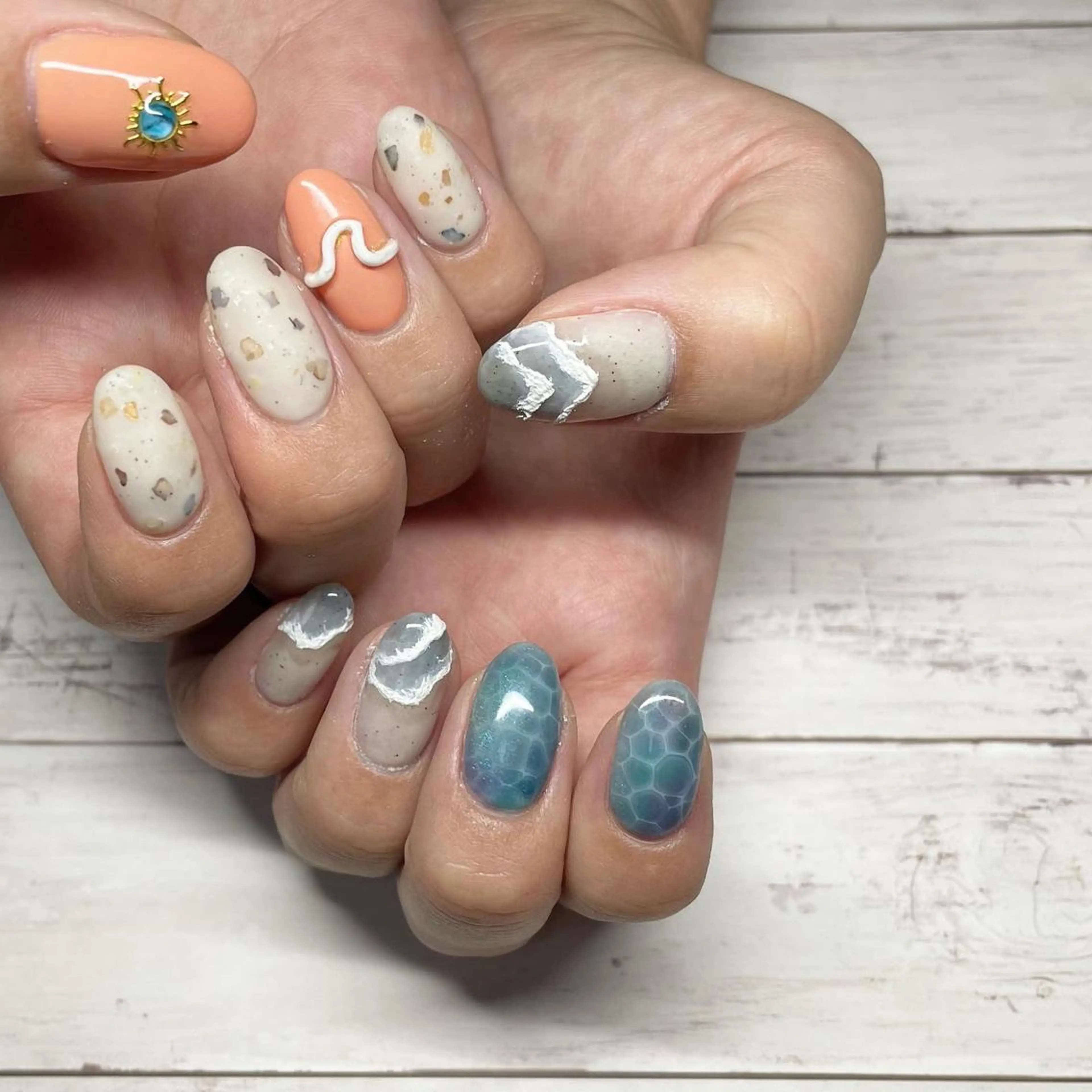 ハンドネイル(付け放題)の写真