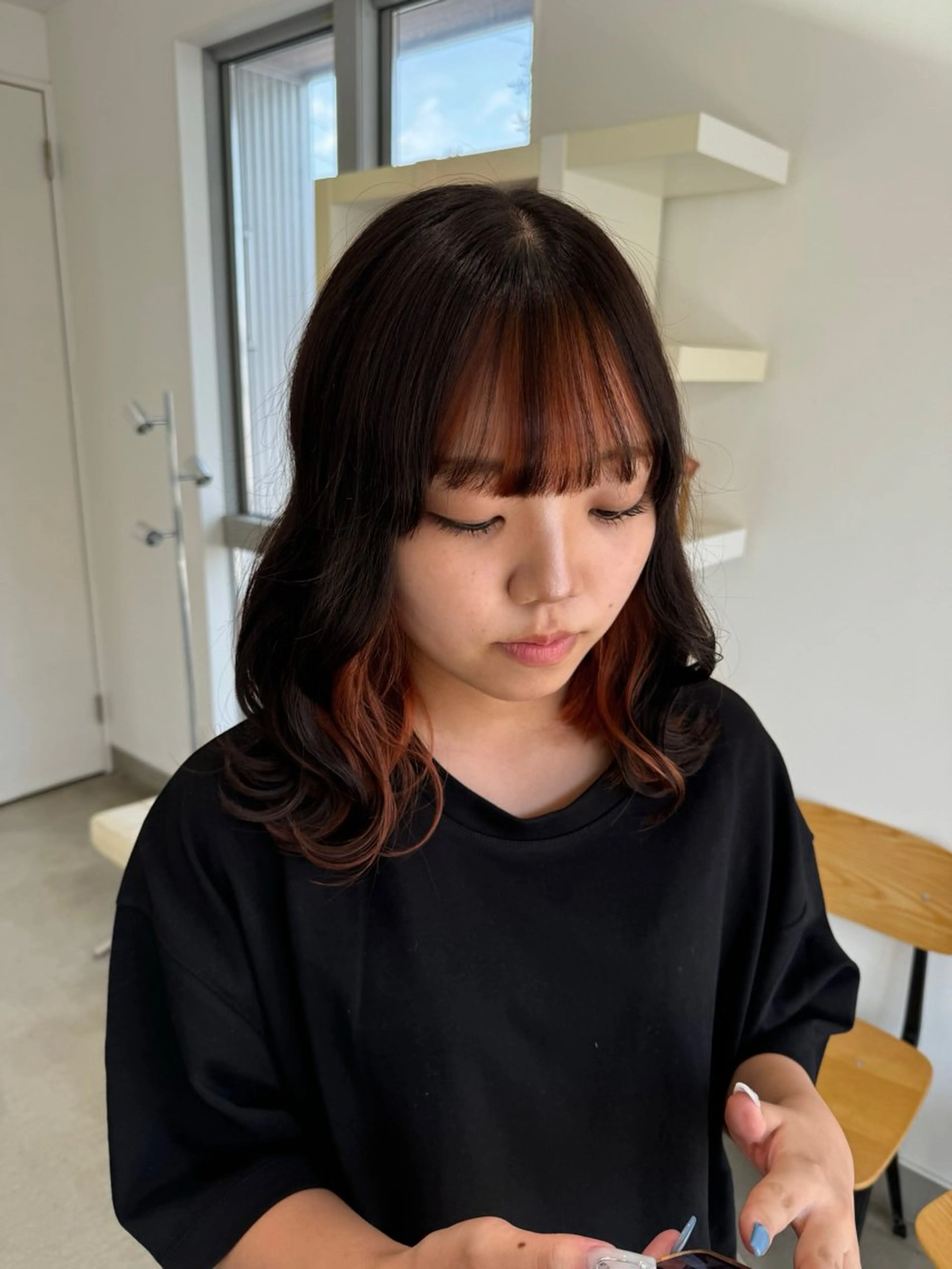 ミディアム カラー オレンジ 堀越 美羽のヘアスタイル