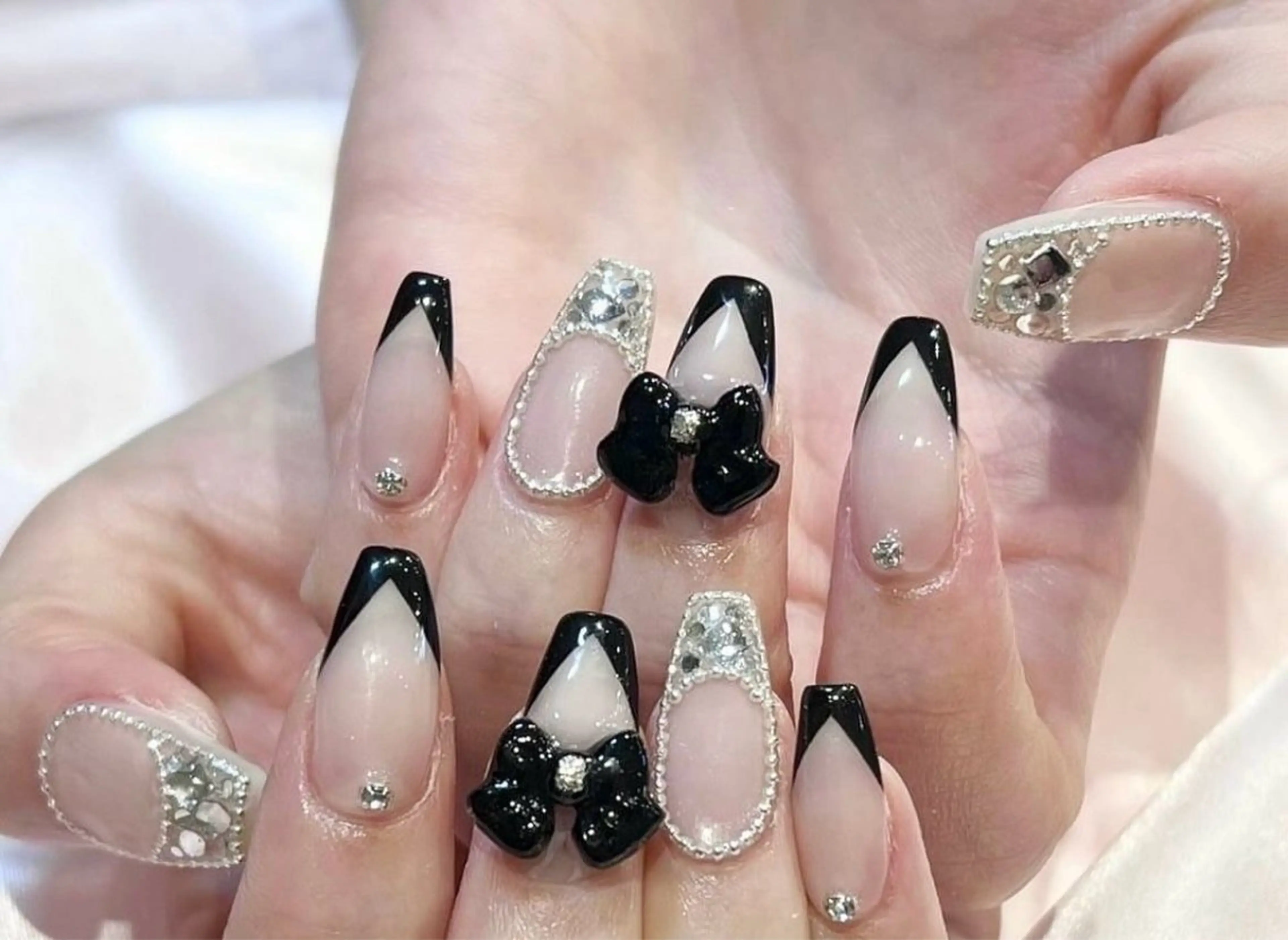 ネイル マグネットネイル ピンク ネイルチップ 冬ネイル クリスマス Lee Nailsのネイルデザイン