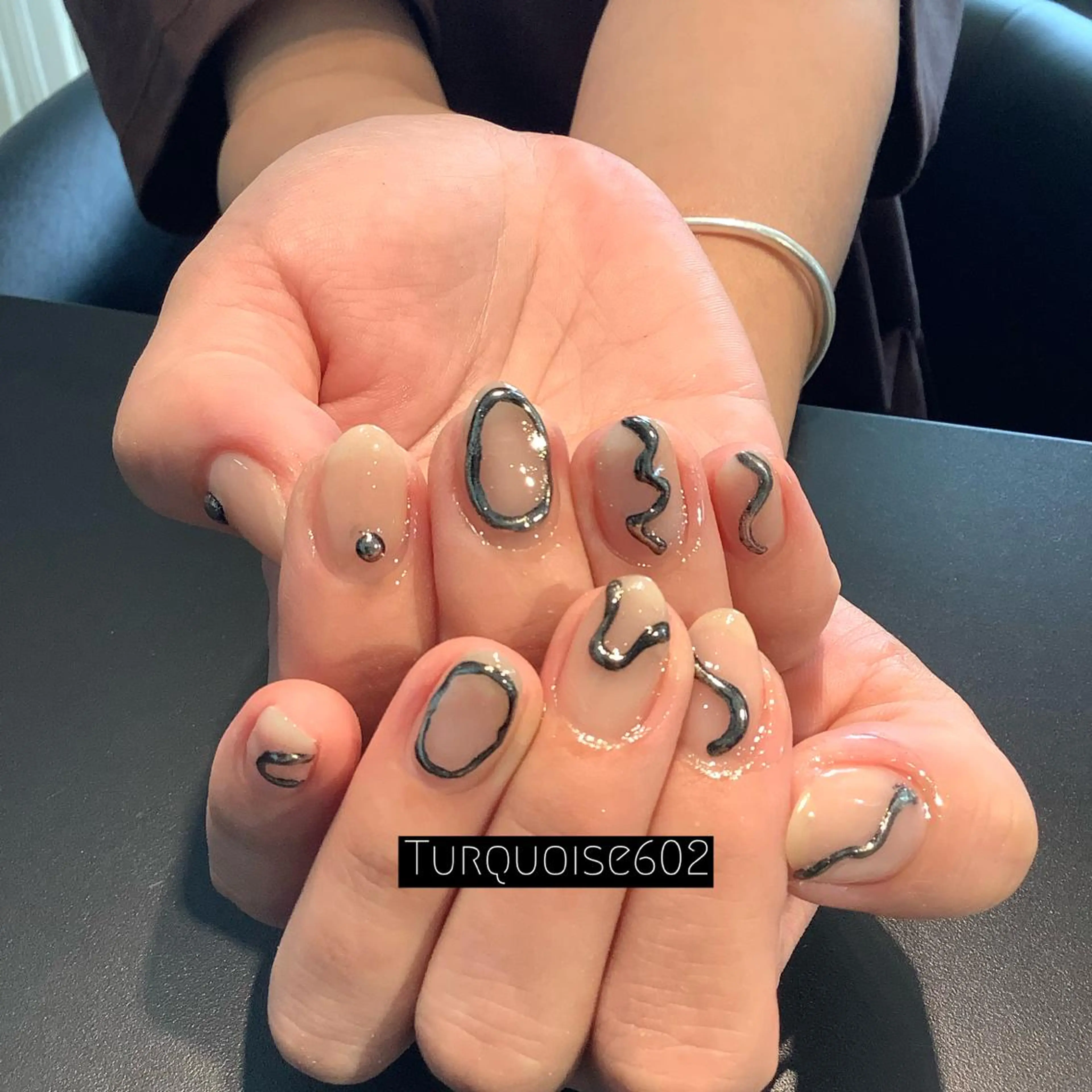 ネイル 個性派ネイルサロン 💅🏼ターコイズのネイルデザイン