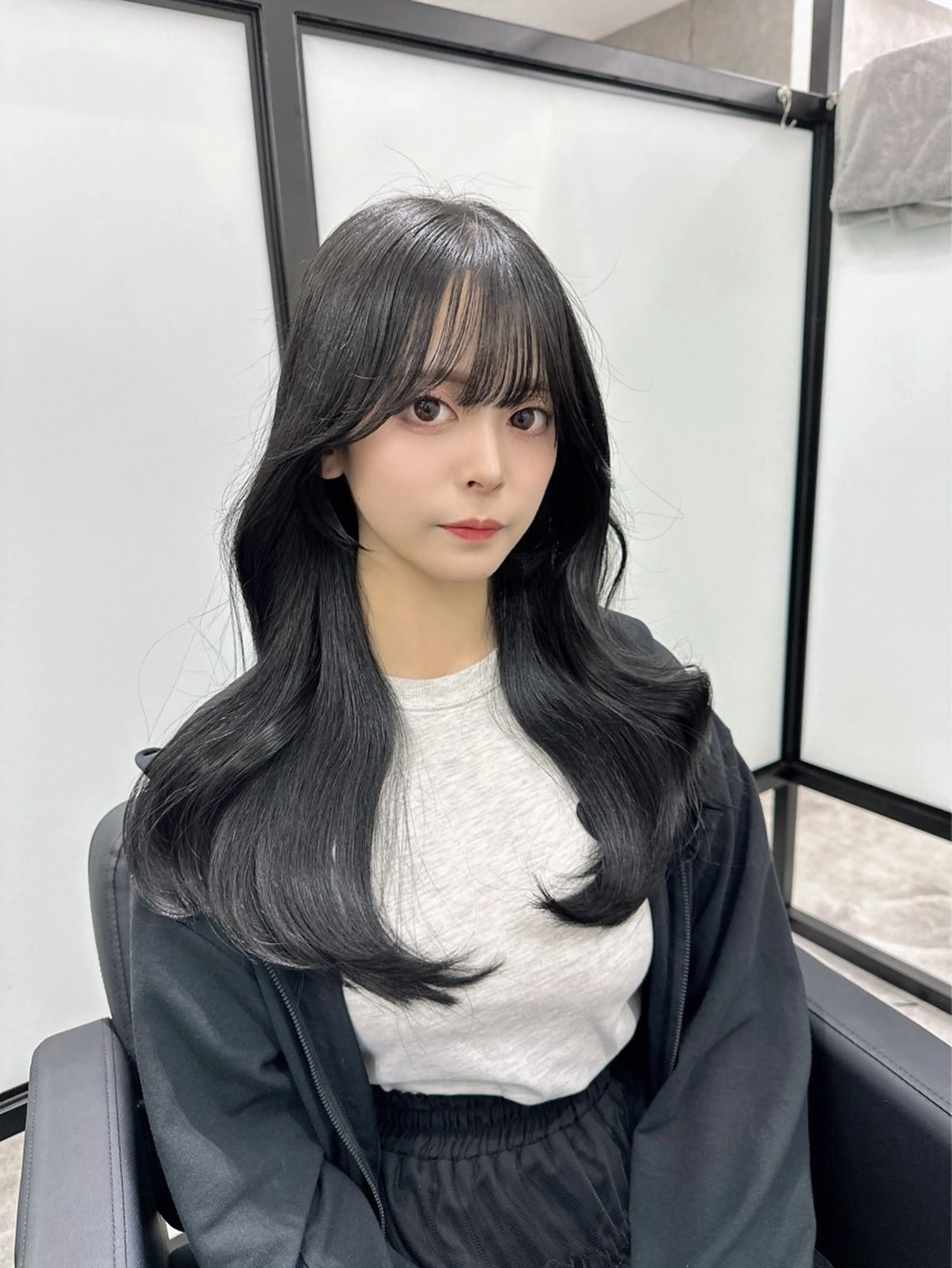 韓国レイヤーカット+透明感カラー+1stepトリートメントの写真