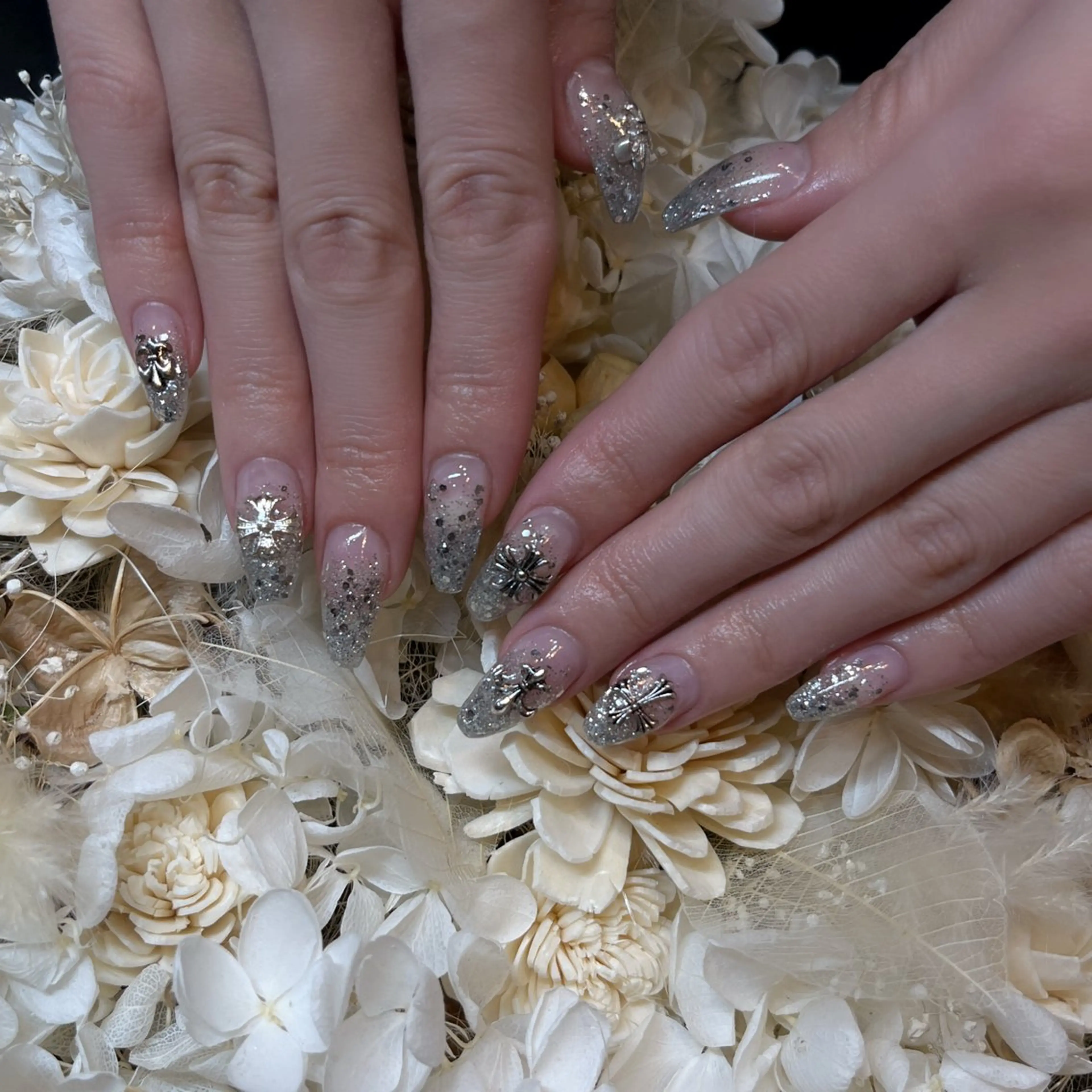 メンズ ネイル グラデーション ラメ(グリッター) シルバー ハンドネイル Private Atelierのネイルデザイン