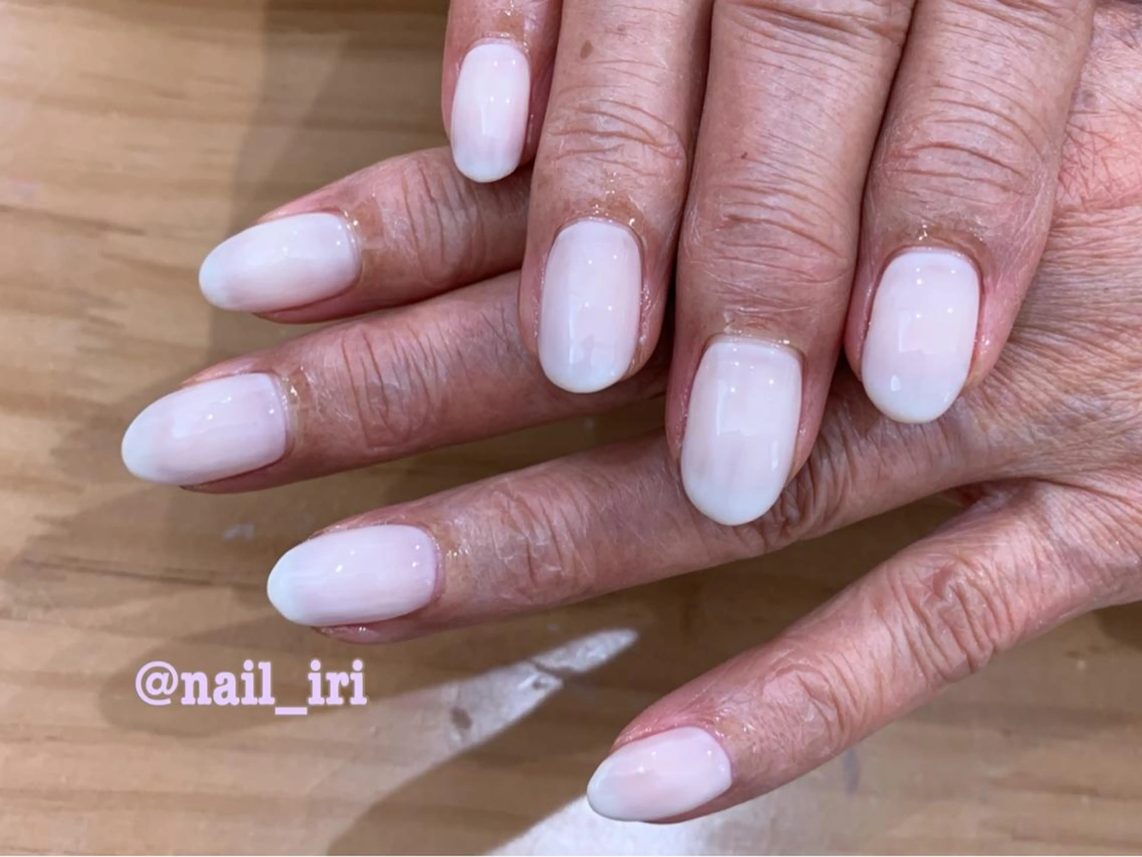 ネイル ワンカラーネイル ハンドネイル 中川 愛理のネイルデザイン