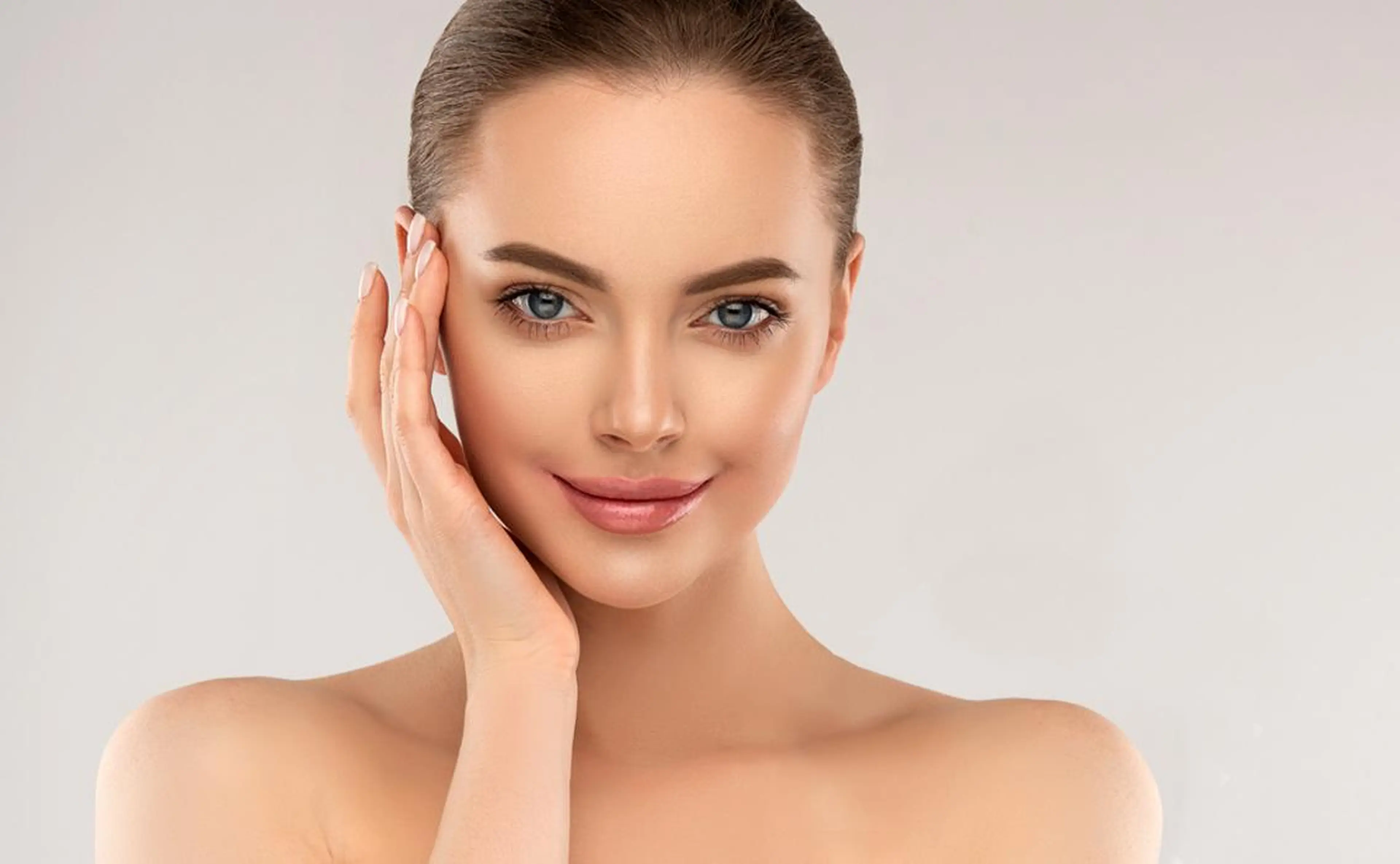 セミロング カラー パーマ ヘアアレンジ メンズ キッズ ネイル マツエク・マツパ 赤色 Chloe-クロエ- 脱毛/フェイシャルのエステ・リラクイメージ