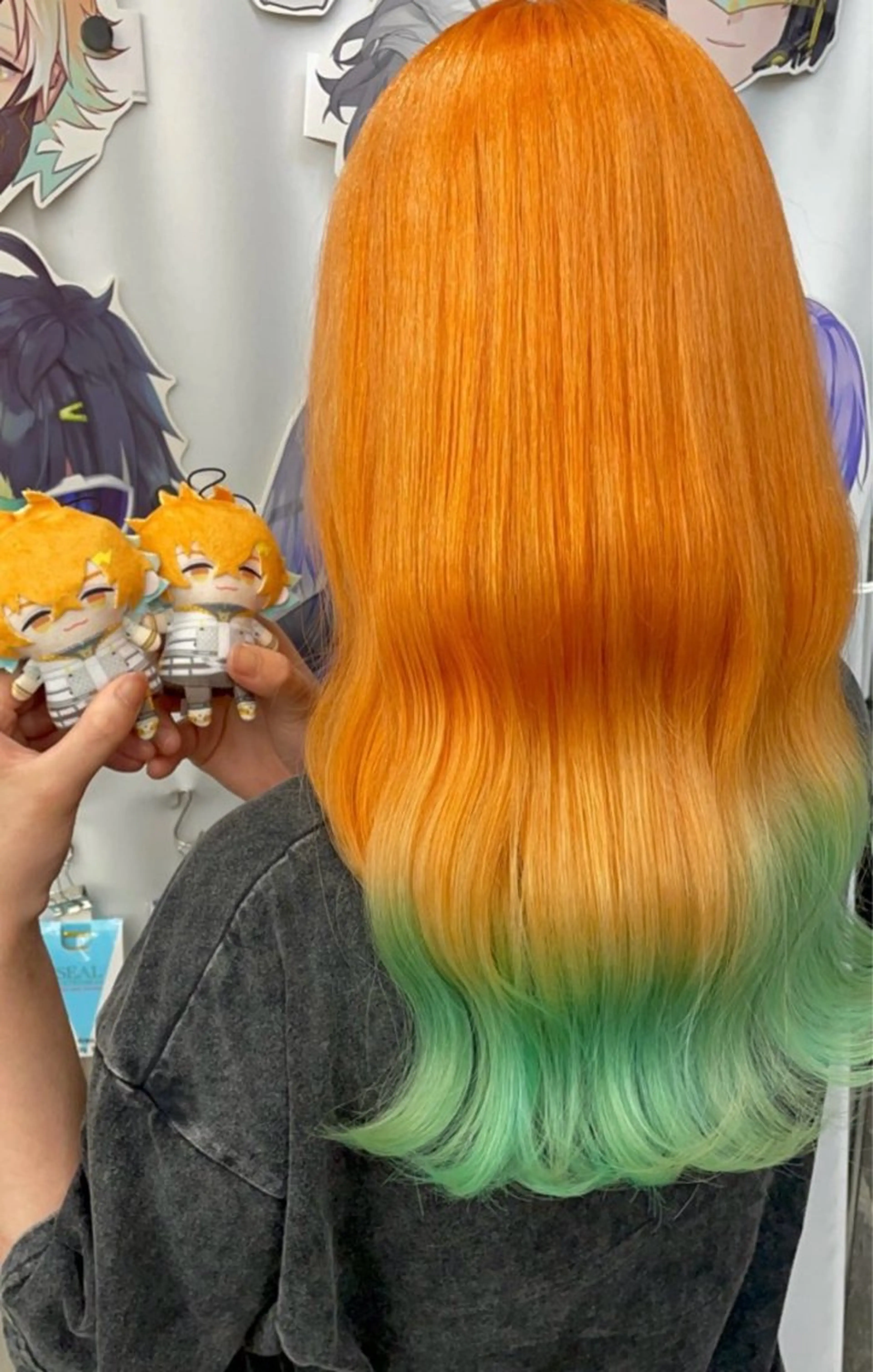 セミロング カラー ブリーチ ケアブリーチ ダブルカラー オレンジ ヘアカラー トリートメント インナーカラー 推し ブリーチ  髪質改善のヘアスタイル