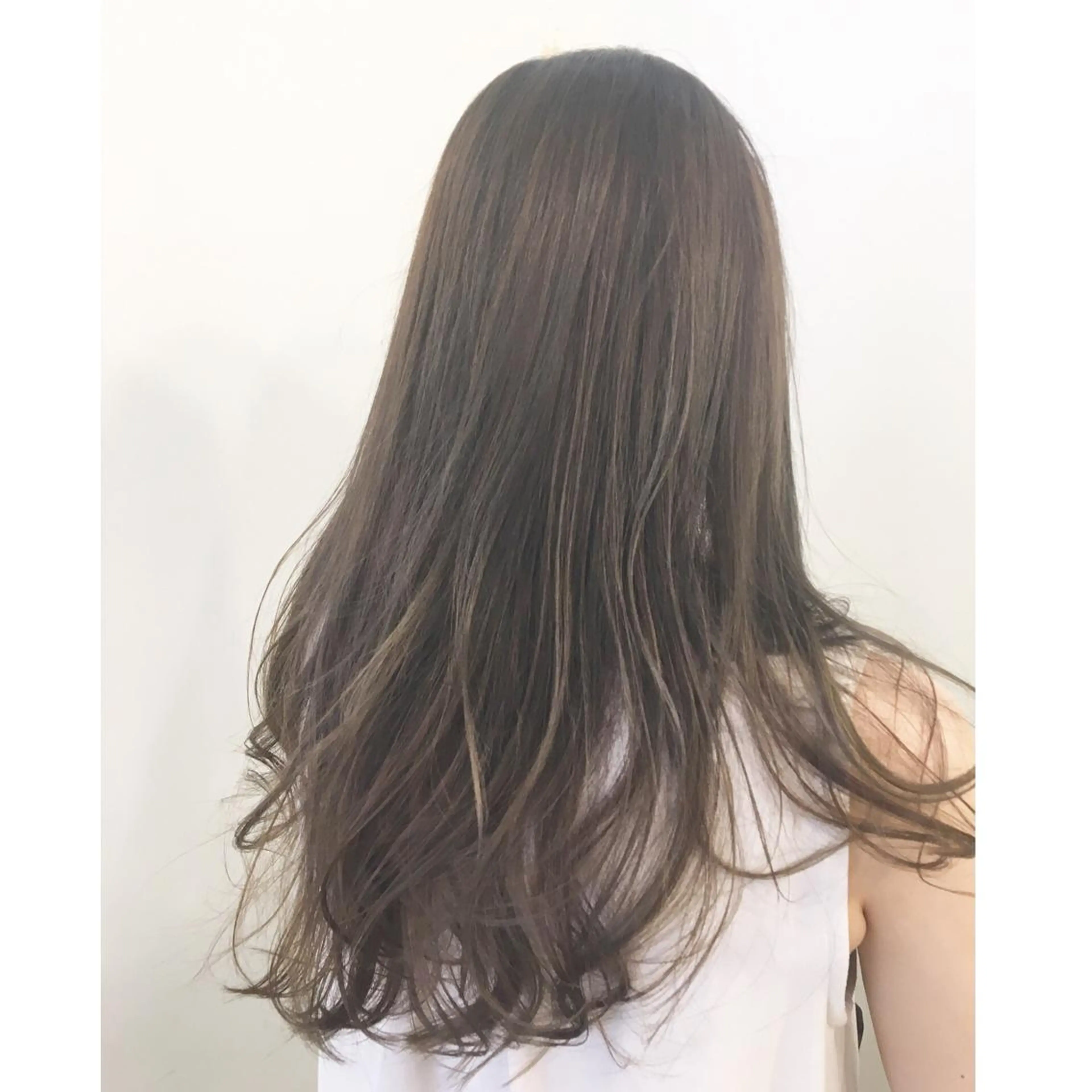 ロング カラー ハイトーン/レイヤー /ケアブリーチ石川治のヘアスタイル