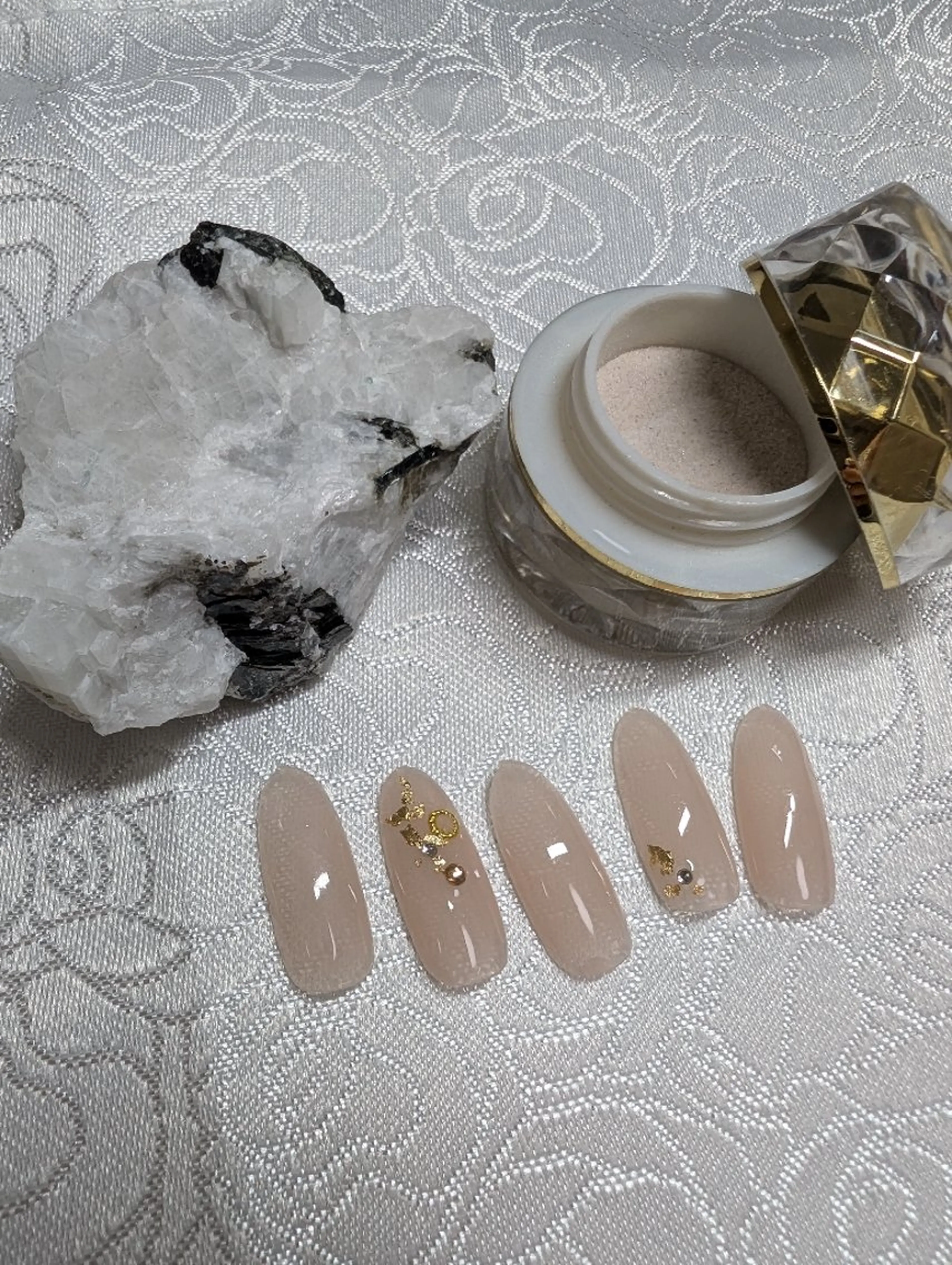 ネイル ヌーディジュエリー ネイルサロンのネイルデザイン