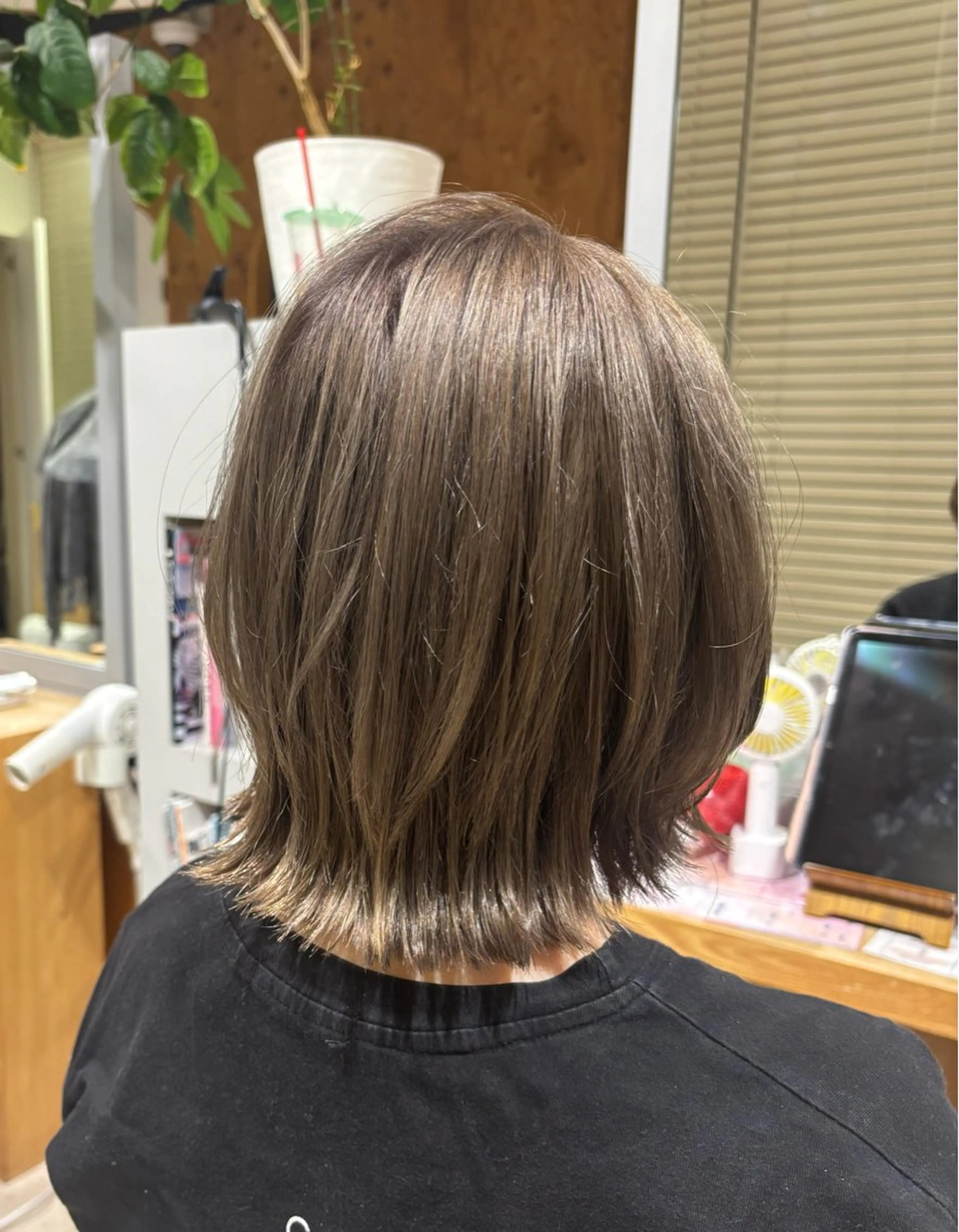 カラー グレージュ ボブ 倉木 優羽のヘアスタイル