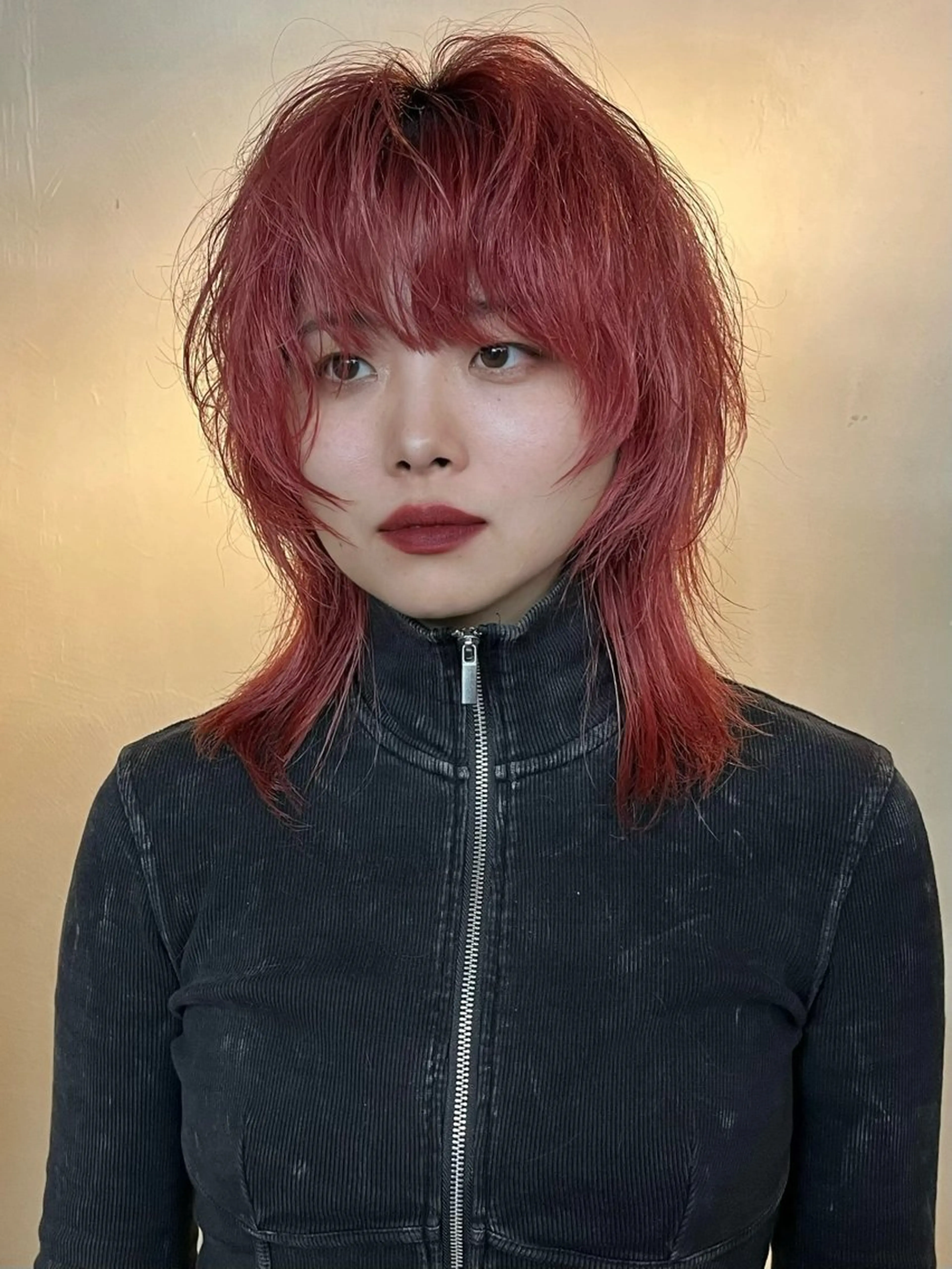 ミディアム カラー イツク ⚡️ ルーツ/ハイトーンのヘアスタイル