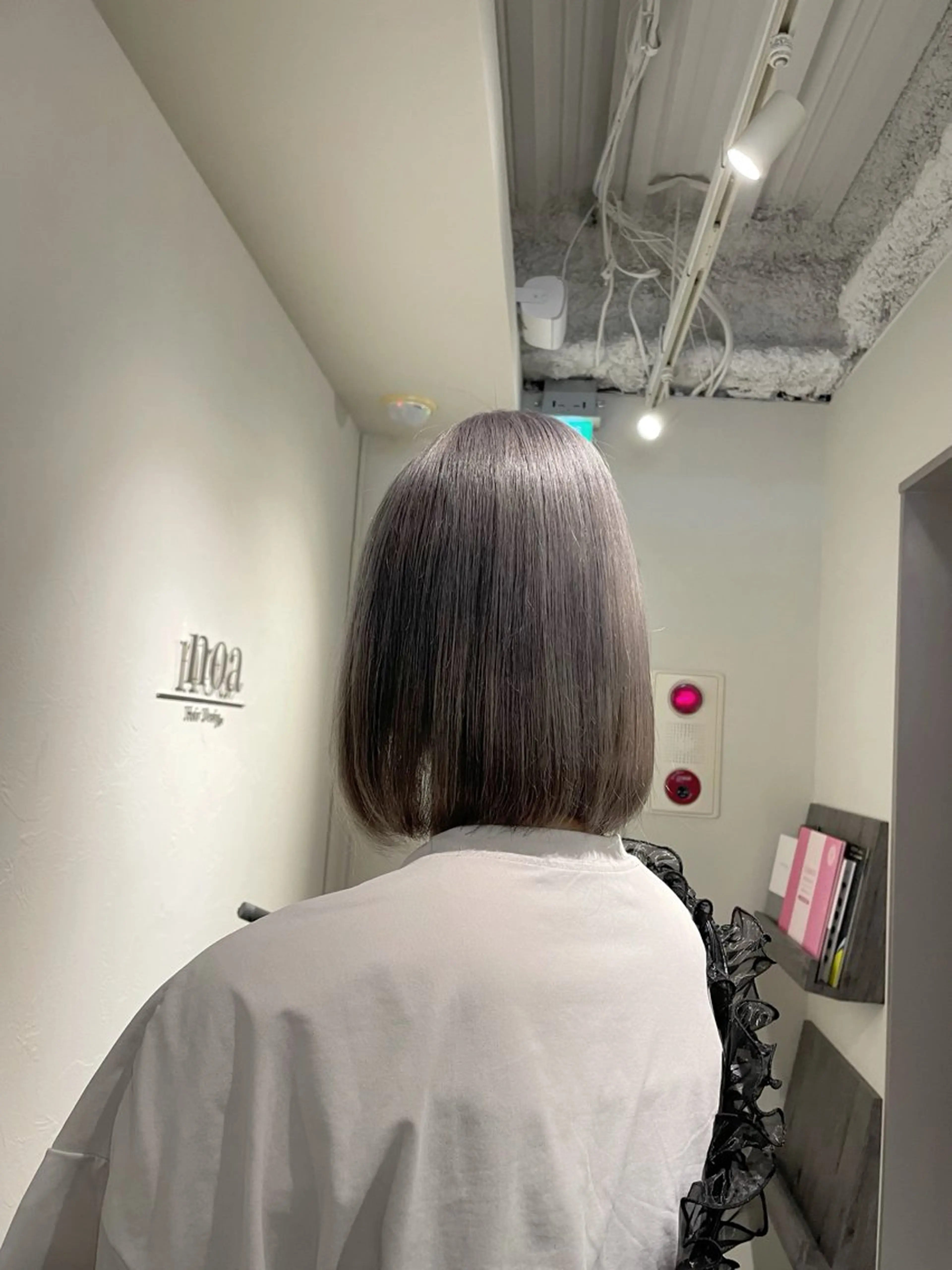 ミディアム カラー ブリーチ シルバー ヘアカラー tiel 小山莉々のヘアスタイル