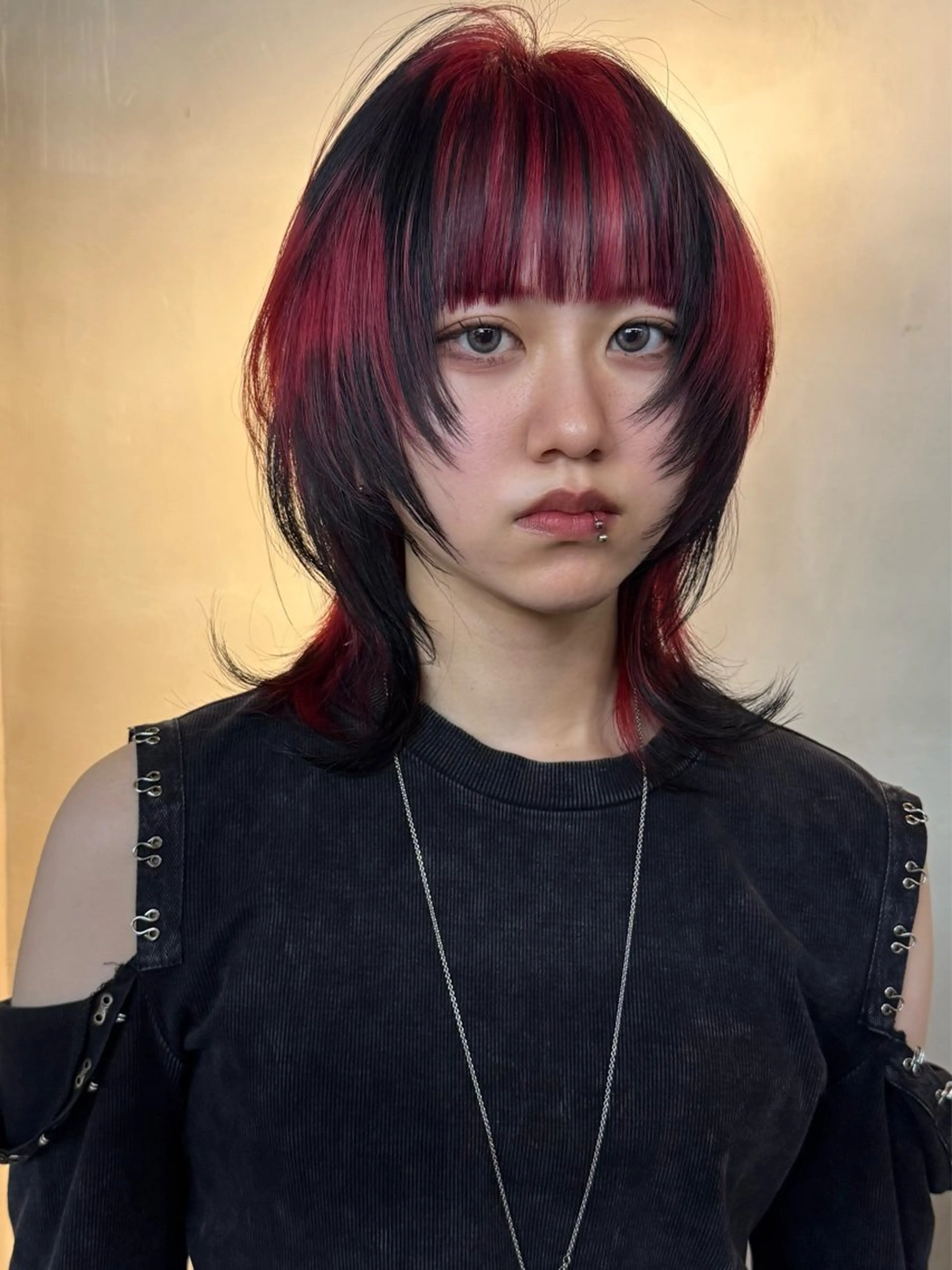 セミロング カラー イツク ⚡️ ルーツ/ハイトーンのヘアスタイル