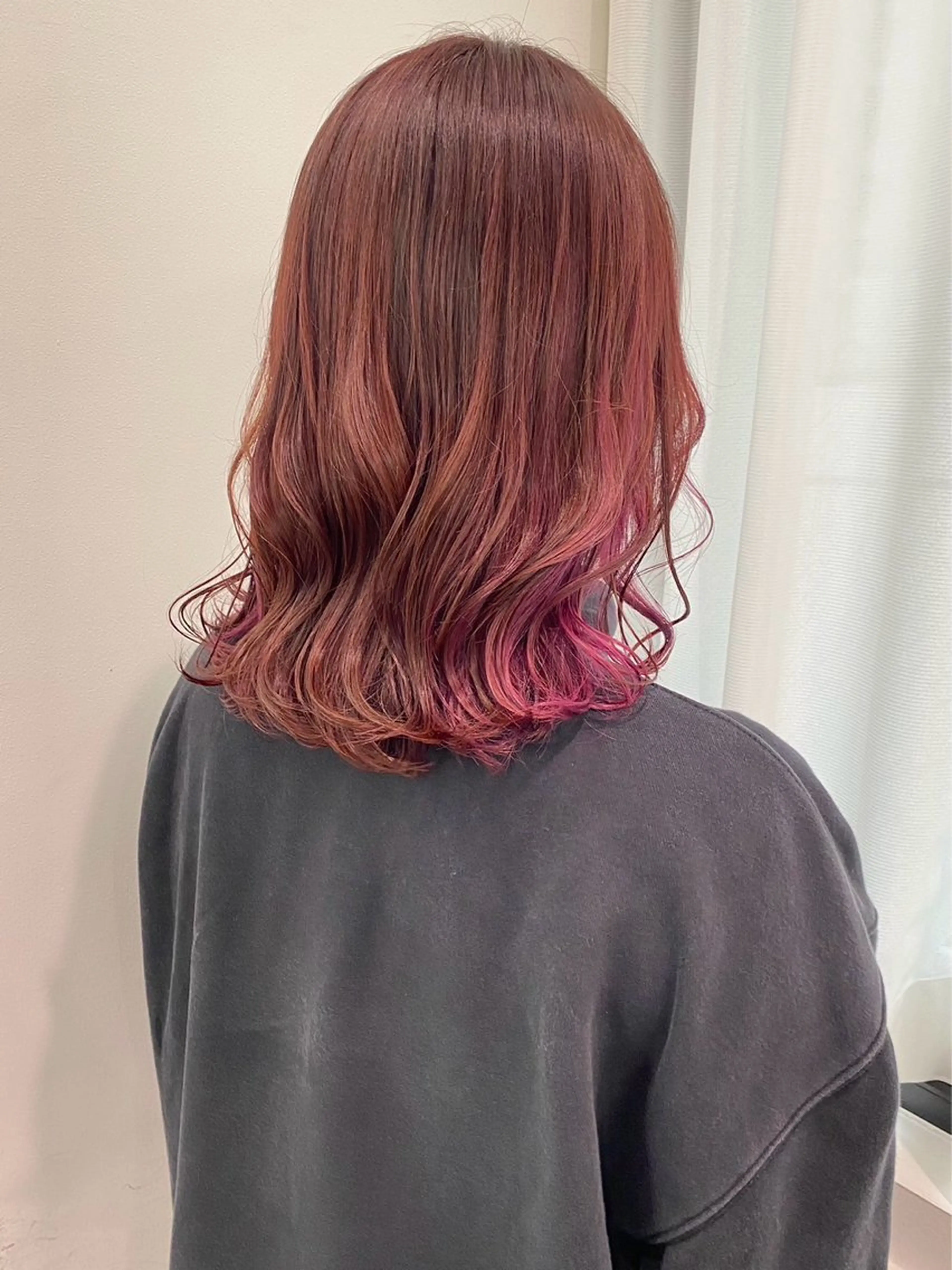 ミディアム カラー ハガ コトコのヘアスタイル