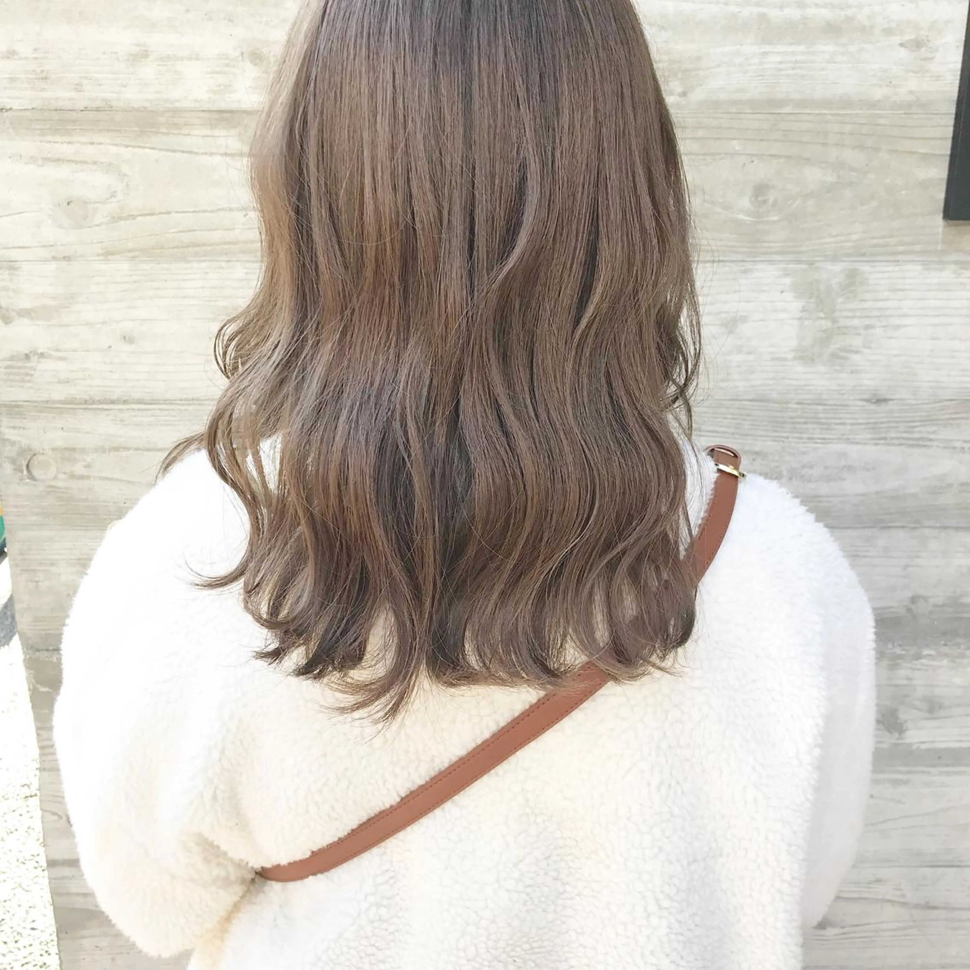 セミロング カラー アッシュ ベージュカラー ブリーチ クニモトハルナ ボブ/柔らかカラーのヘアスタイル